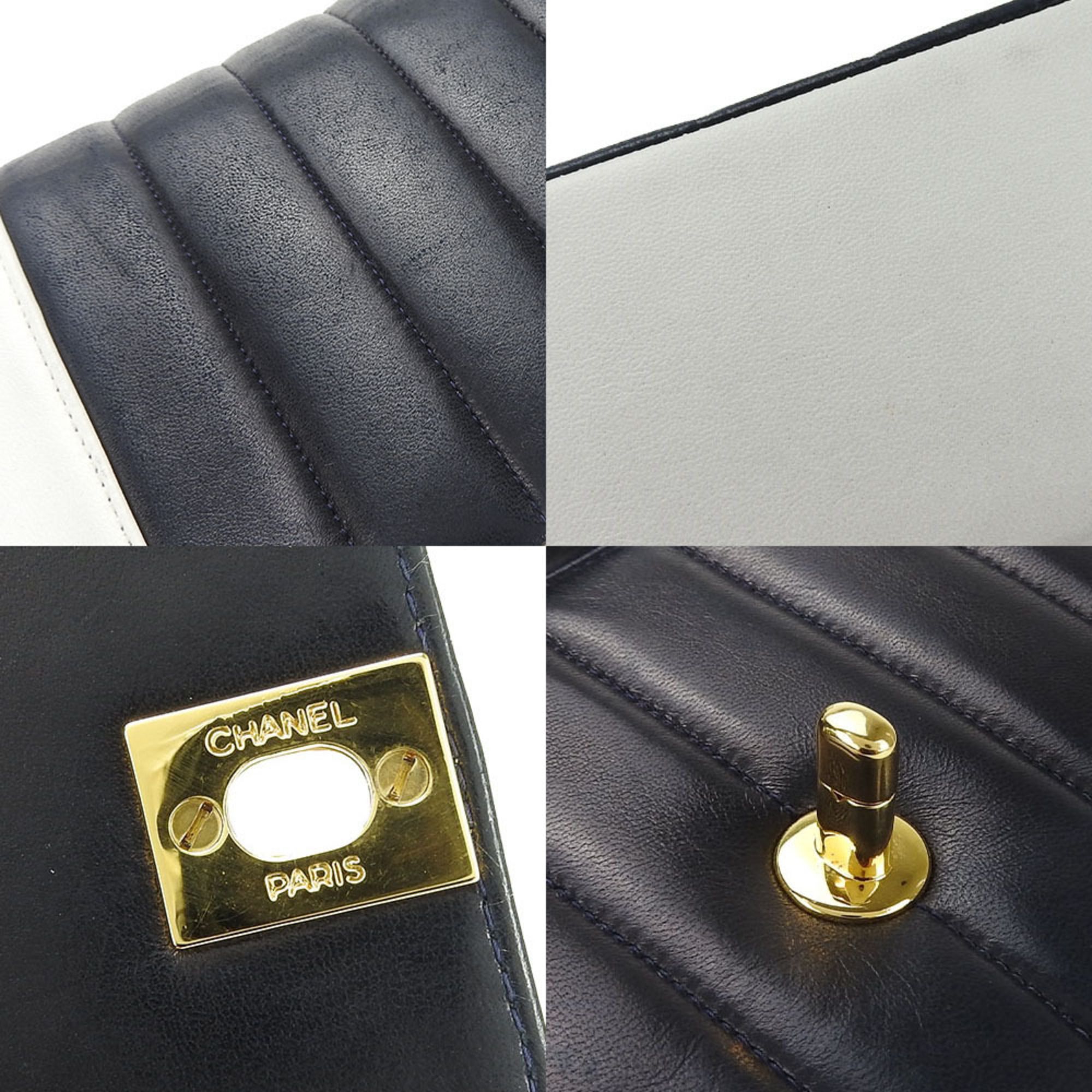 Leather Shoulder Bag (Pre-Owned) - Chanel - Modalova