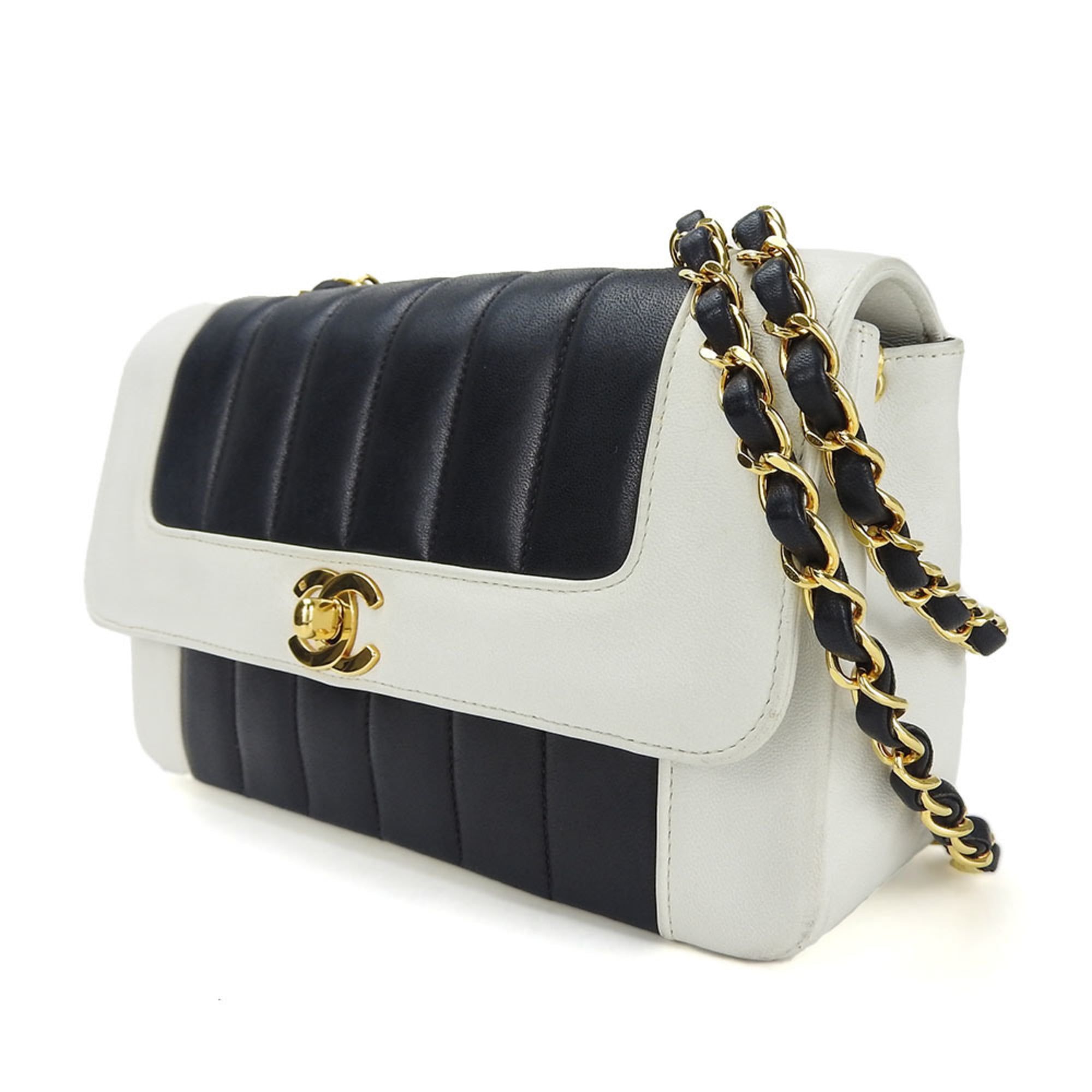 Leather Shoulder Bag (Pre-Owned) - Chanel - Modalova