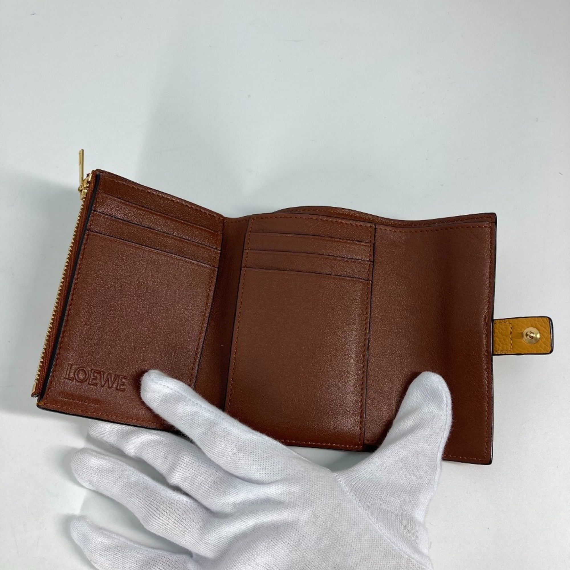 Leather Wallet (Tri-Fold) (Pre-Owned) - Loewe - Modalova