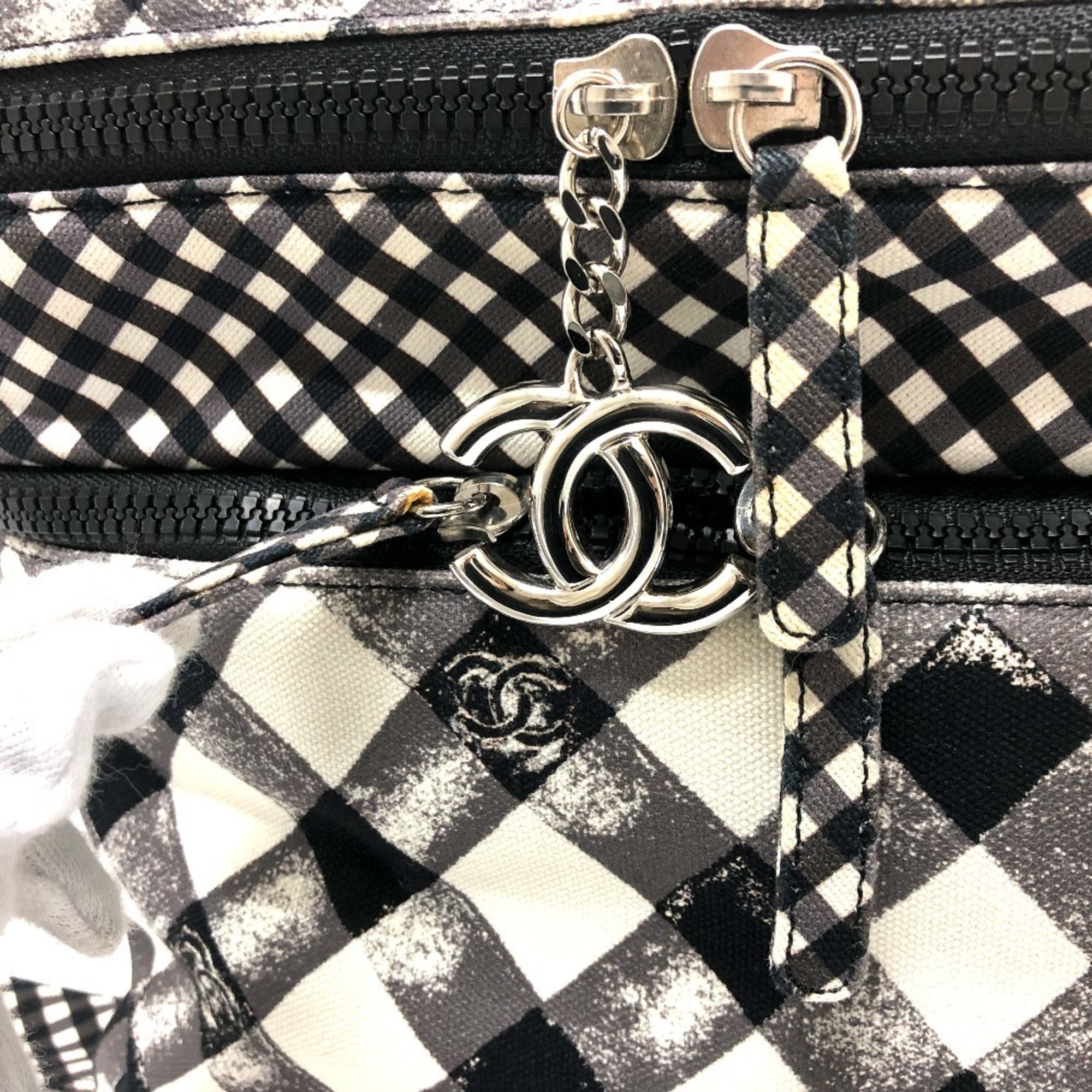 Canvas Shoulder Bag (Pre-Owned) - Chanel - Modalova