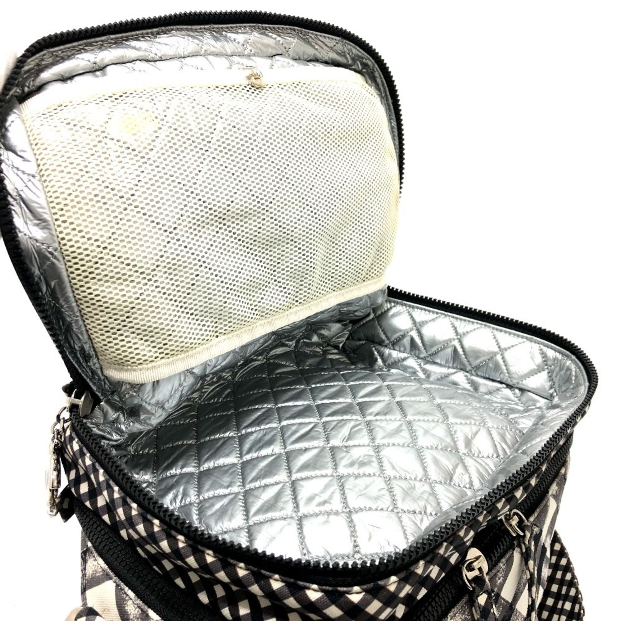 Canvas Shoulder Bag (Pre-Owned) - Chanel - Modalova