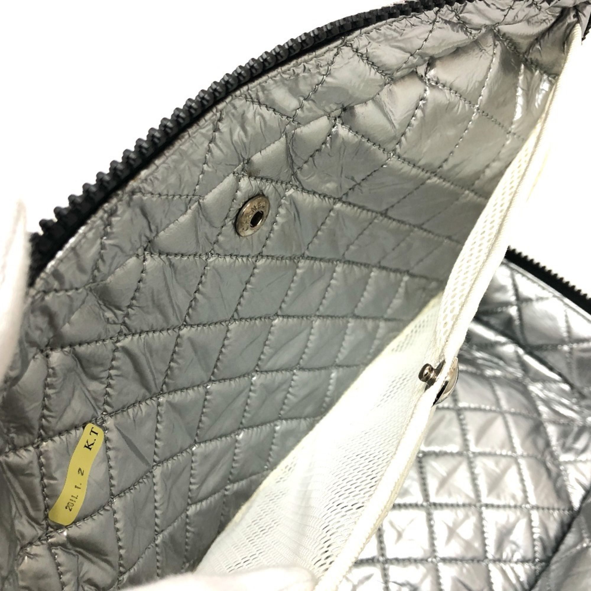 Canvas Shoulder Bag (Pre-Owned) - Chanel - Modalova