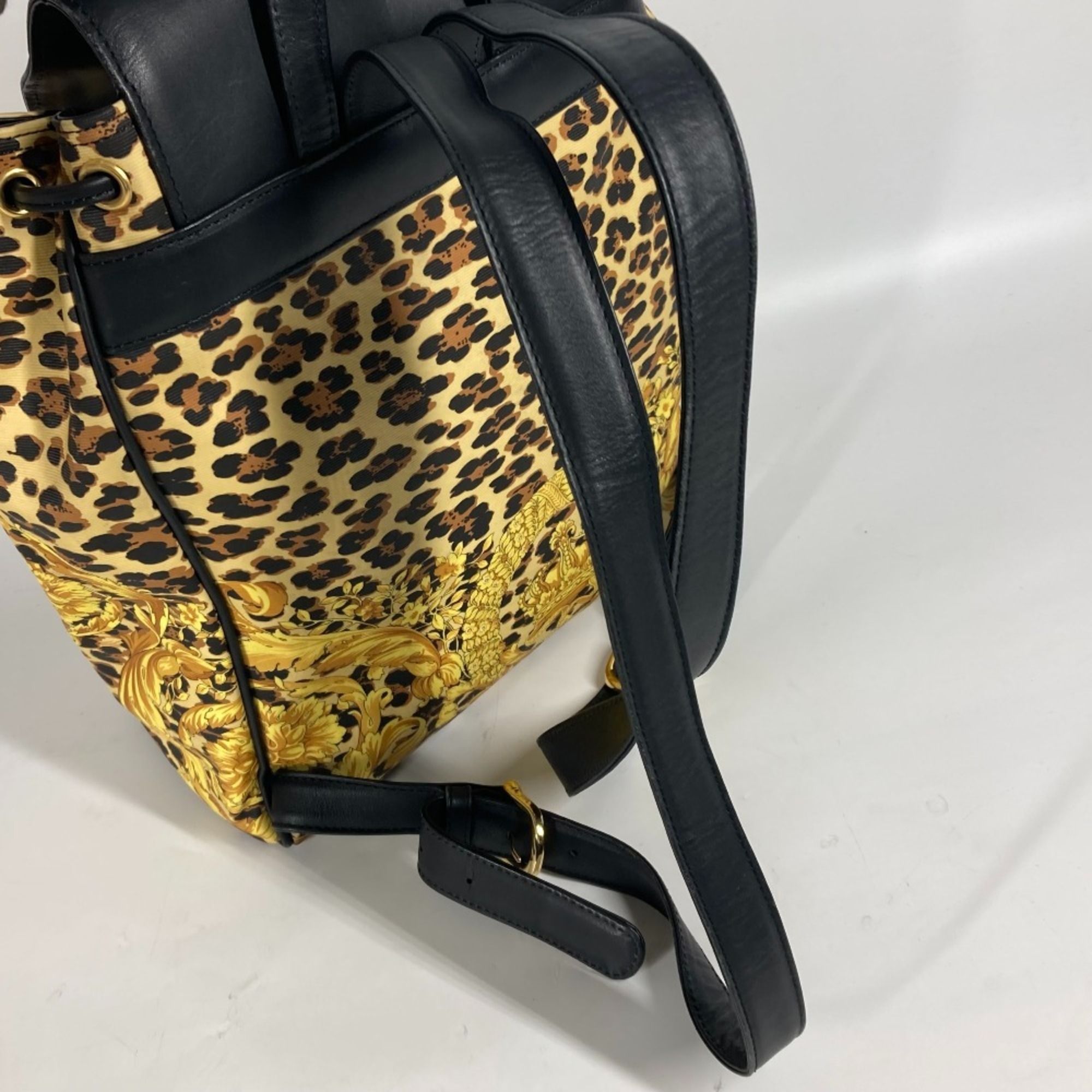 Pvc Leather Backpack (Pre-Owned) - Versace - Modalova