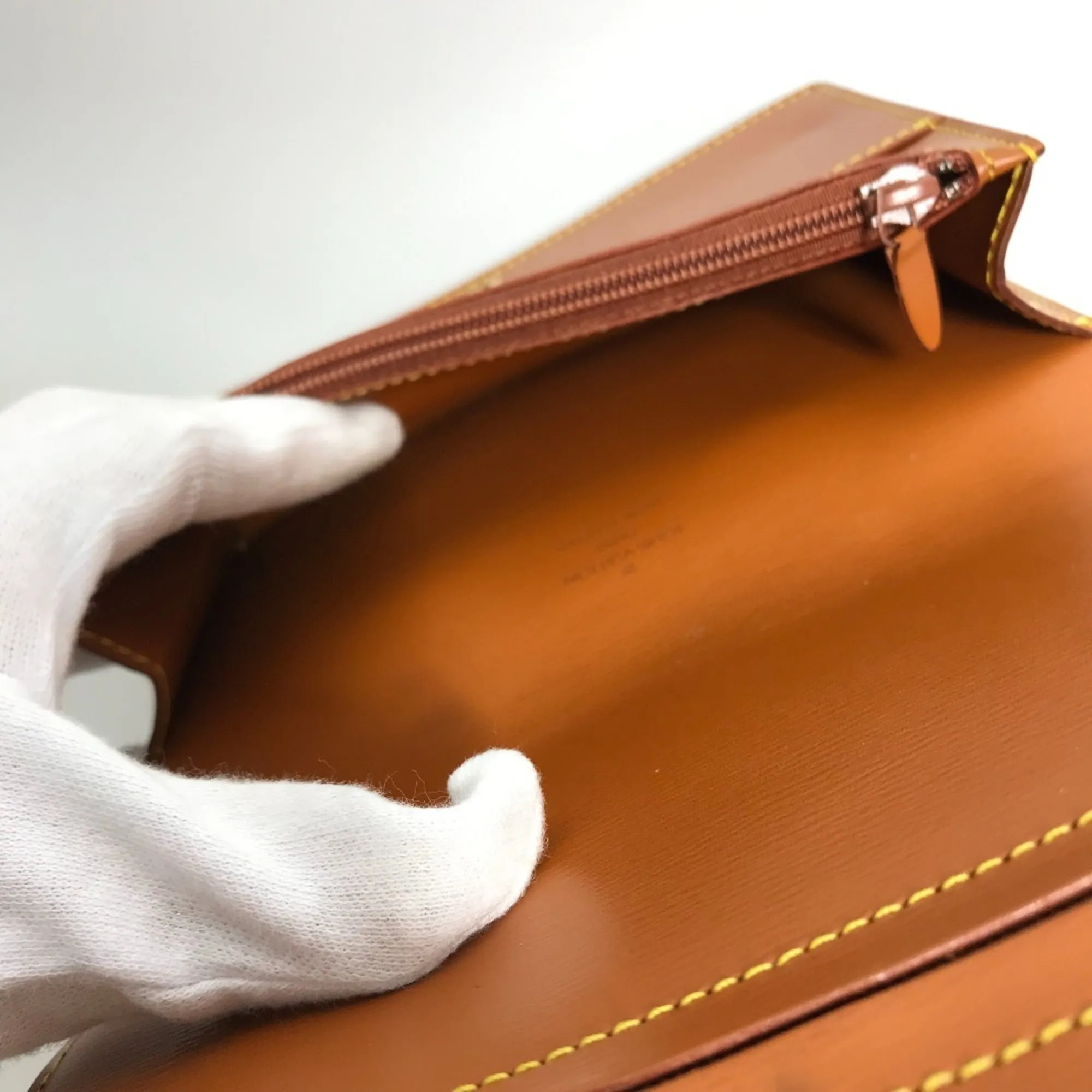 Kenyan Epi Leather Pouch (Pre-Owned) - Louis Vuitton - Modalova