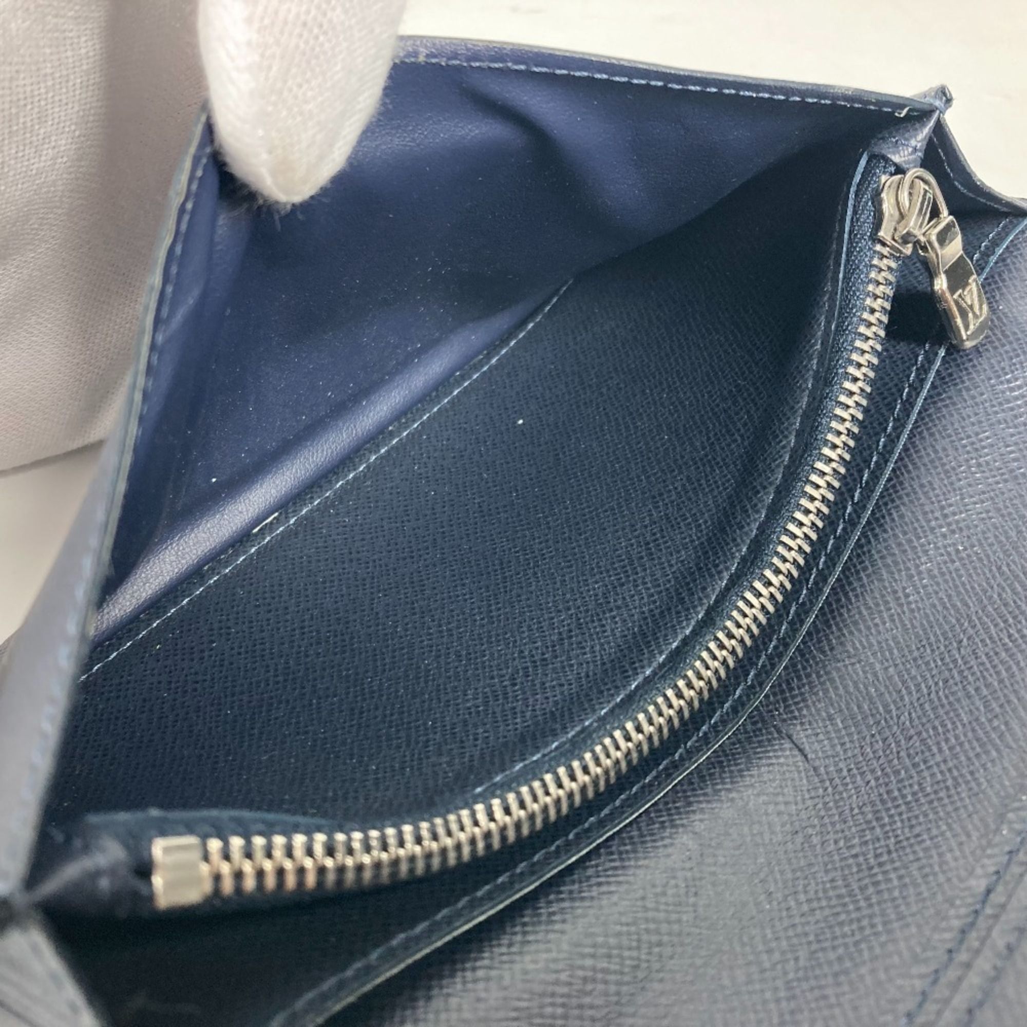 Taiga Leather Long Wallet (Bi-Fold) (Pre-Owned) - Louis Vuitton - Modalova
