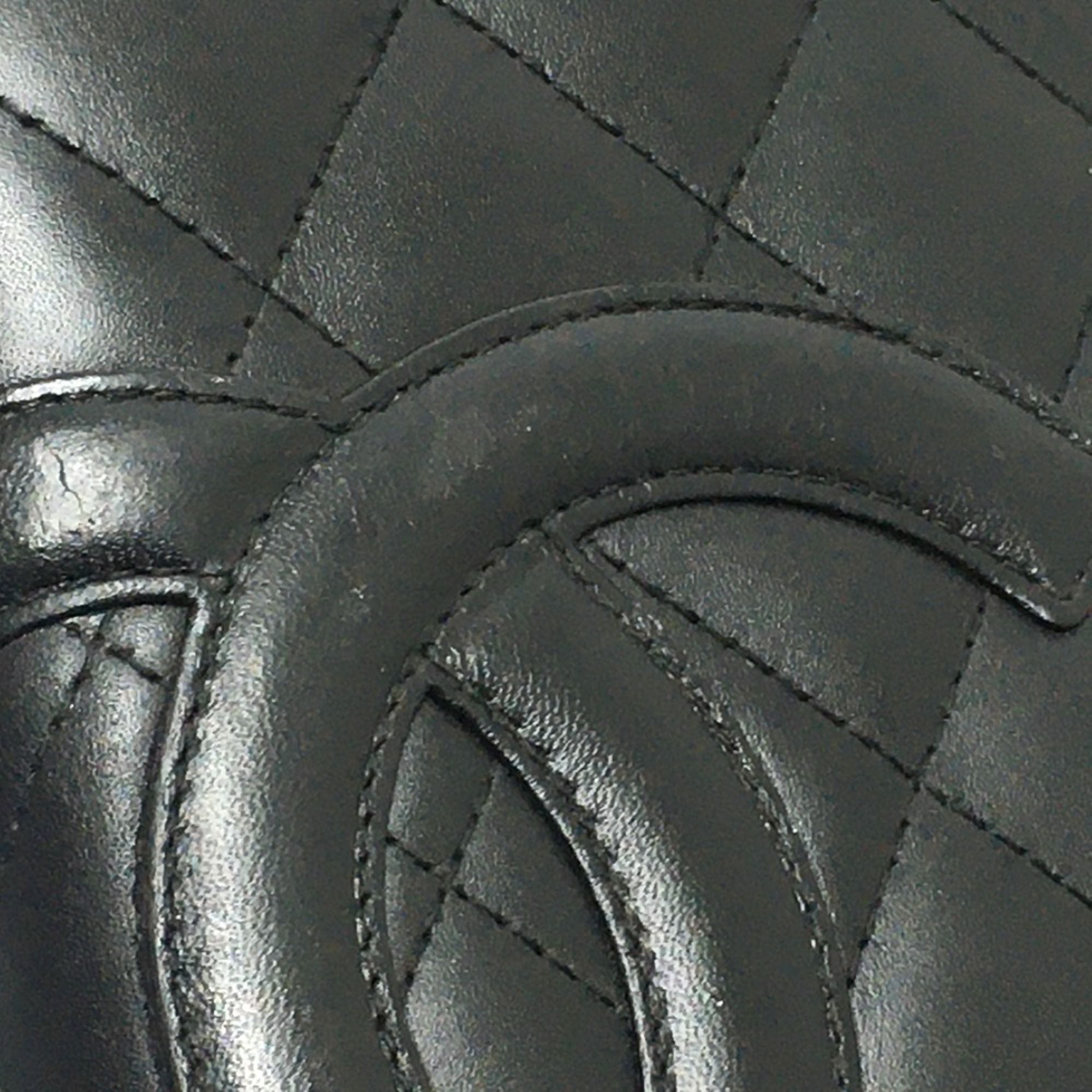 Leather Long Wallet (Bi-Fold) (Pre-Owned) - Chanel - Modalova