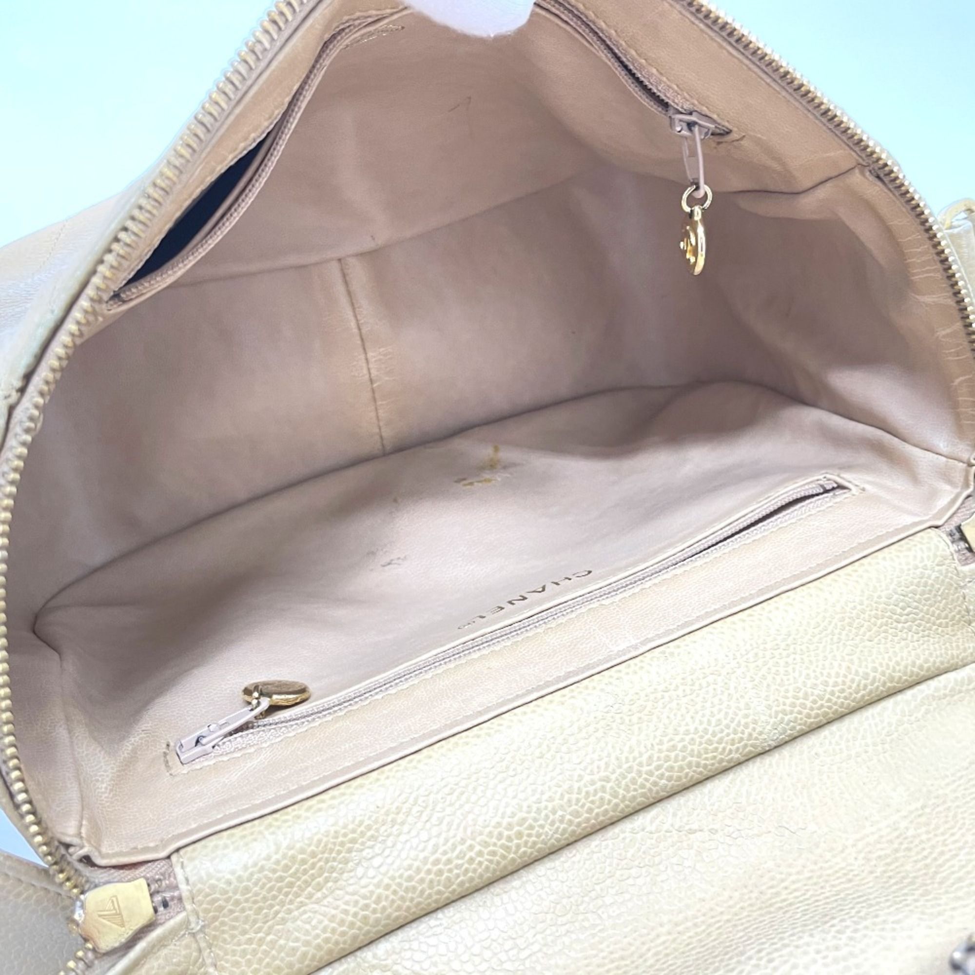 Leather Shoulder Bag (Pre-Owned) - Chanel - Modalova