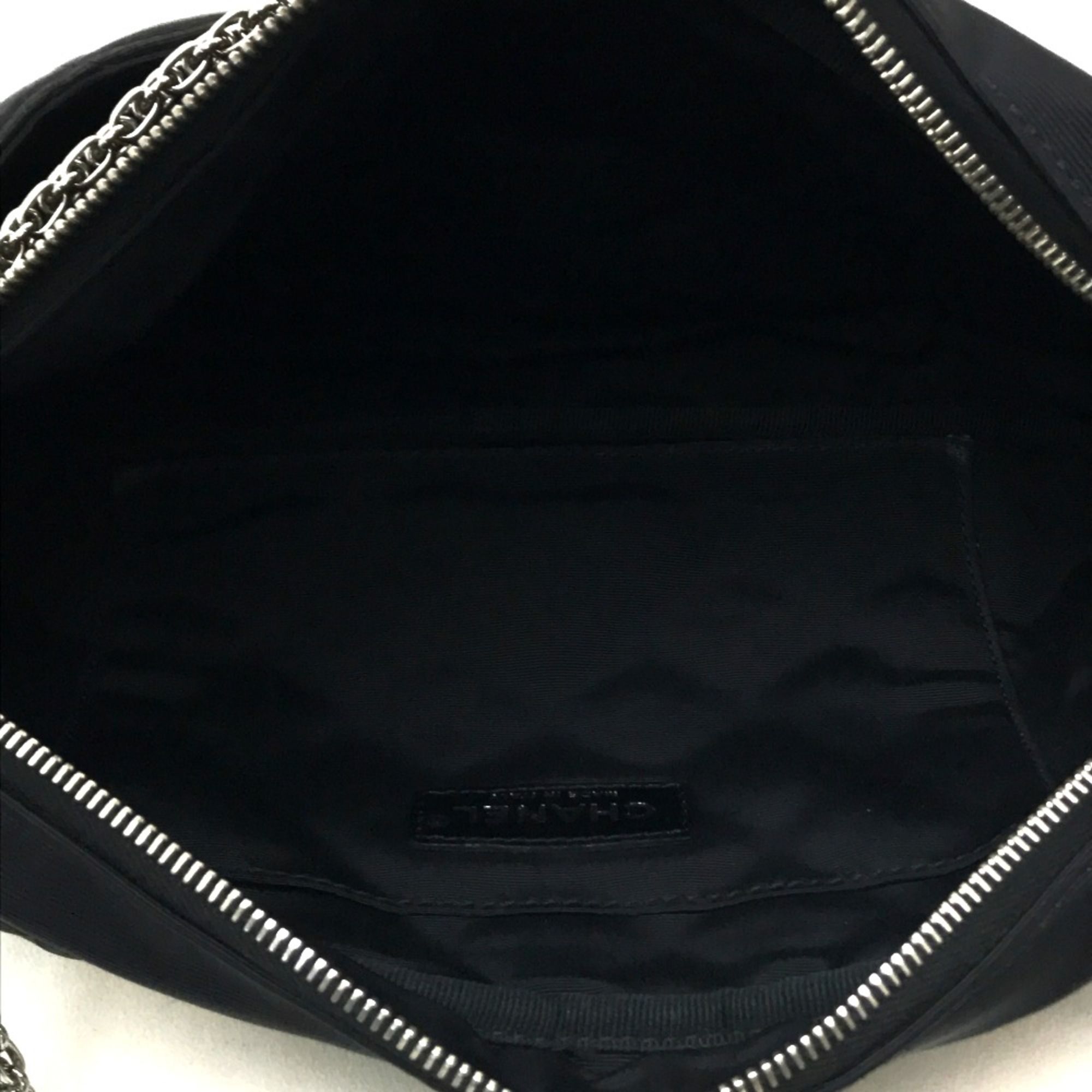 Cloth Shoulder Bag (Pre-Owned) - Chanel - Modalova
