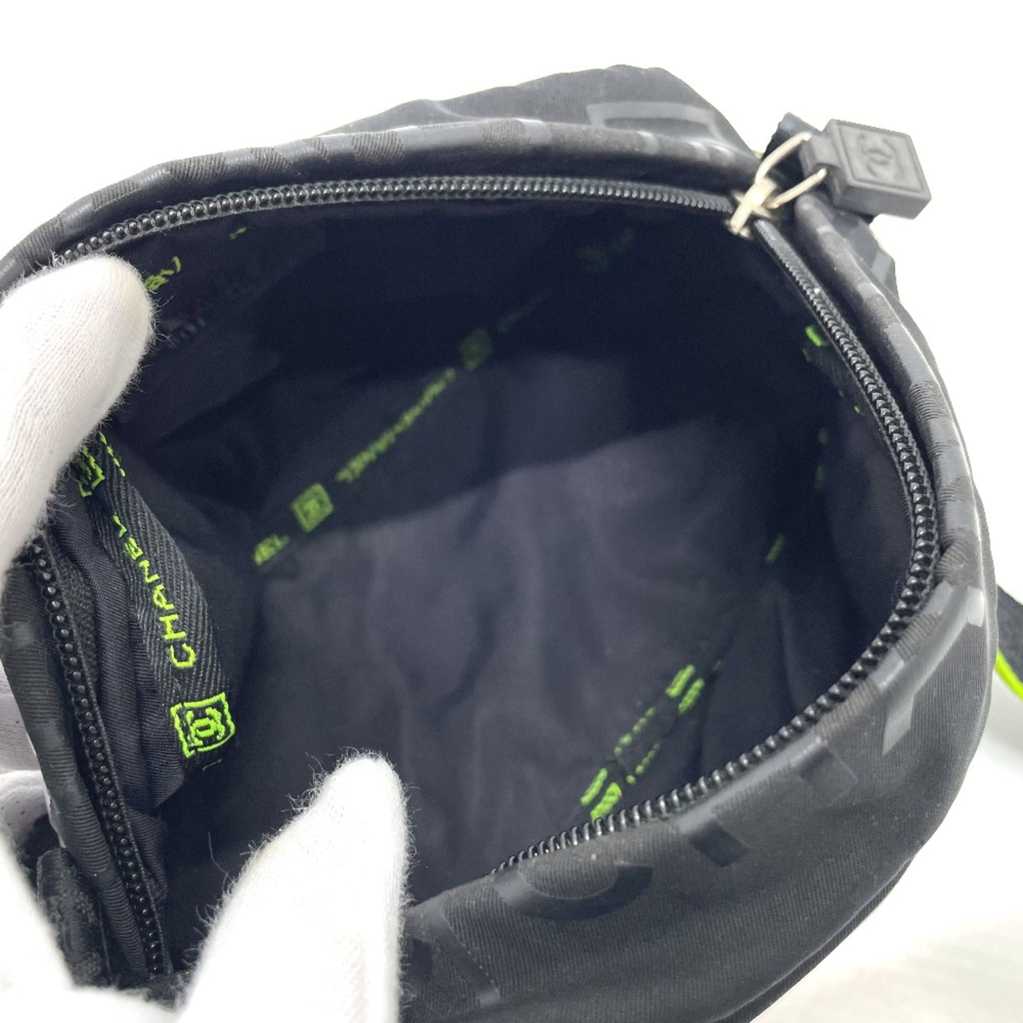 Cloth Pouch (Pre-Owned) - Chanel - Modalova
