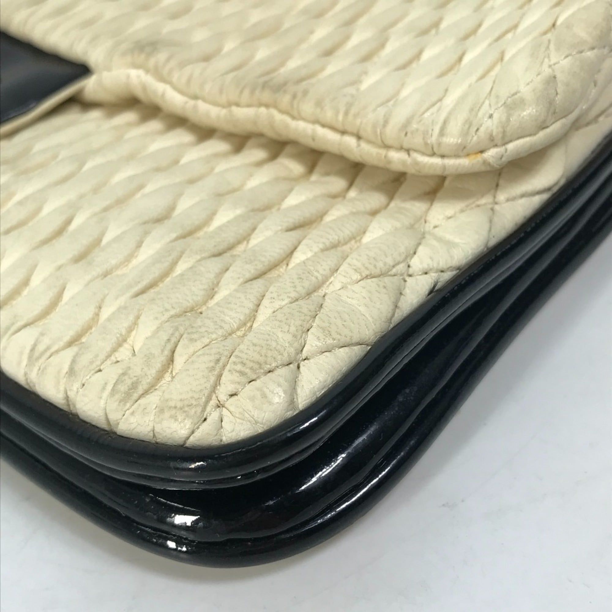 Leather Shoulder Bag (Pre-Owned) - Chanel - Modalova