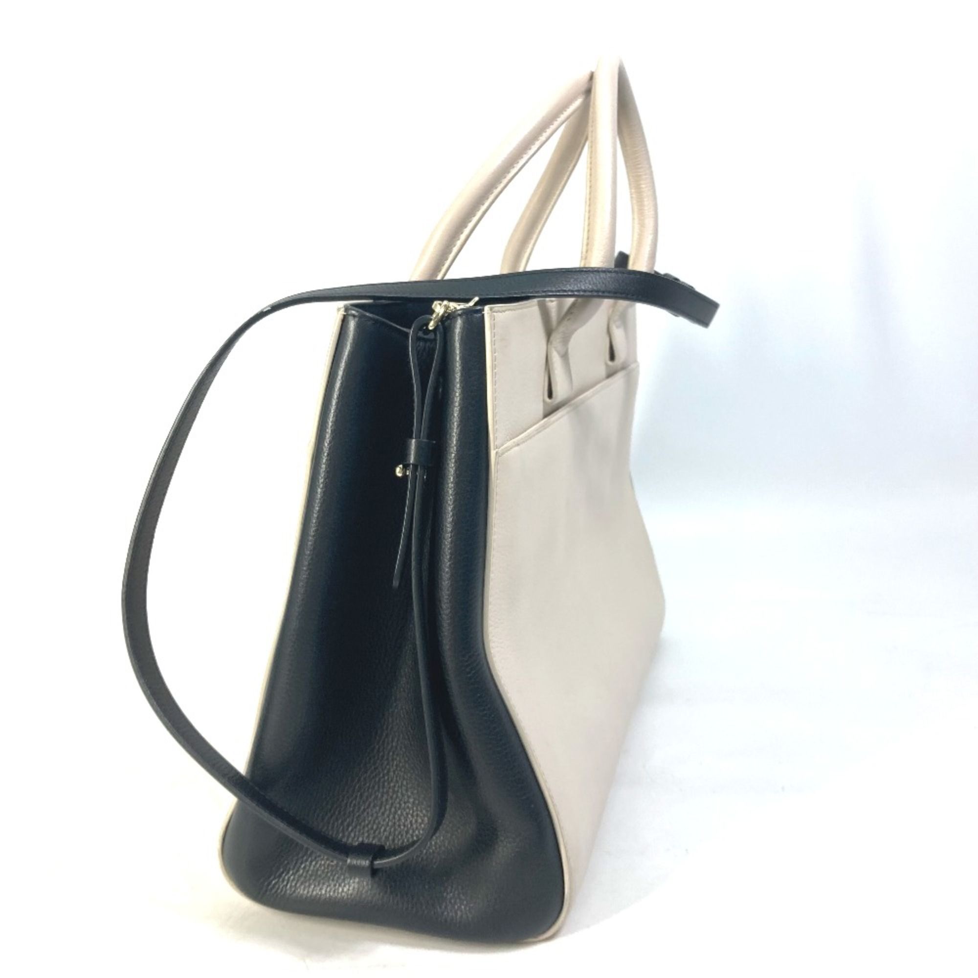Leather Handbag (Pre-Owned) - Chanel - Modalova