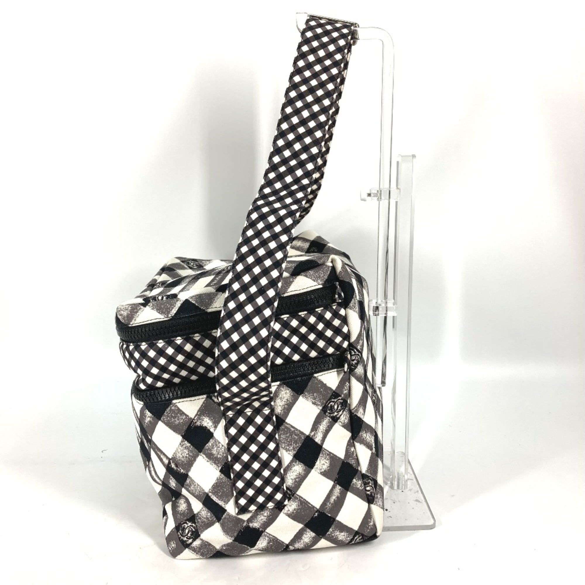 Cloth Shoulder Bag (Pre-Owned) - Chanel - Modalova