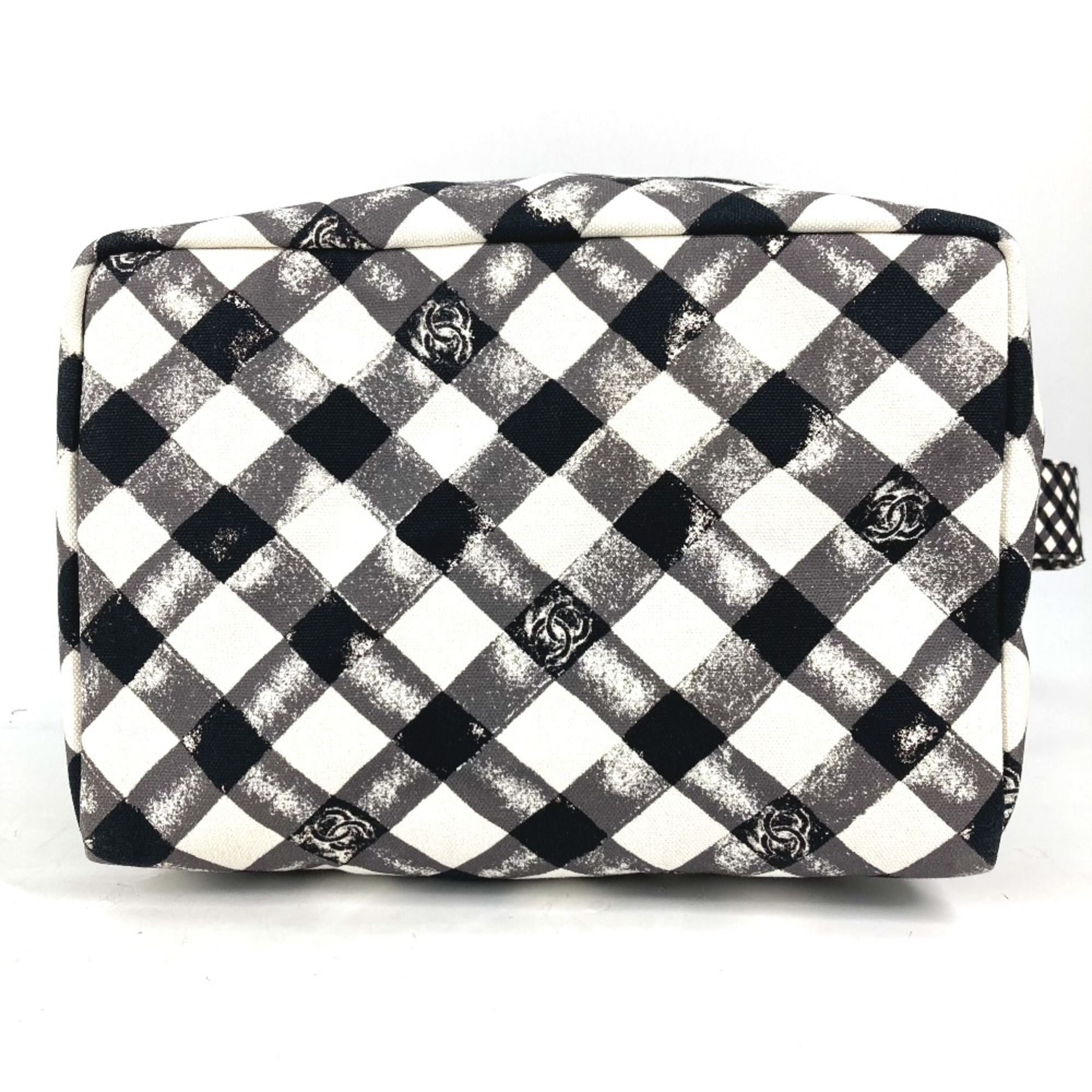 Cloth Shoulder Bag (Pre-Owned) - Chanel - Modalova