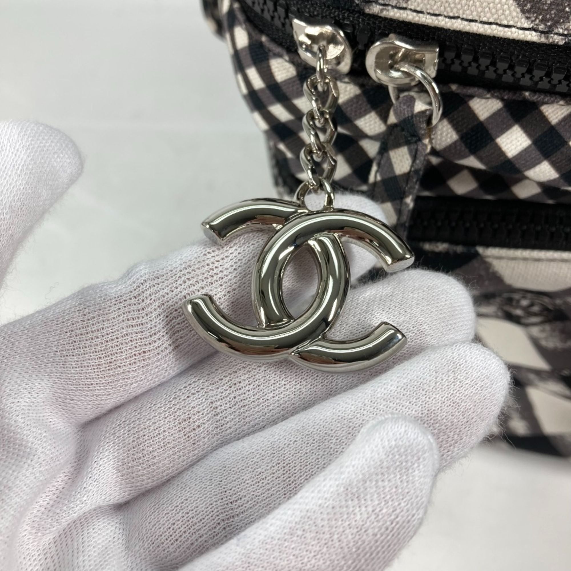 Cloth Shoulder Bag (Pre-Owned) - Chanel - Modalova