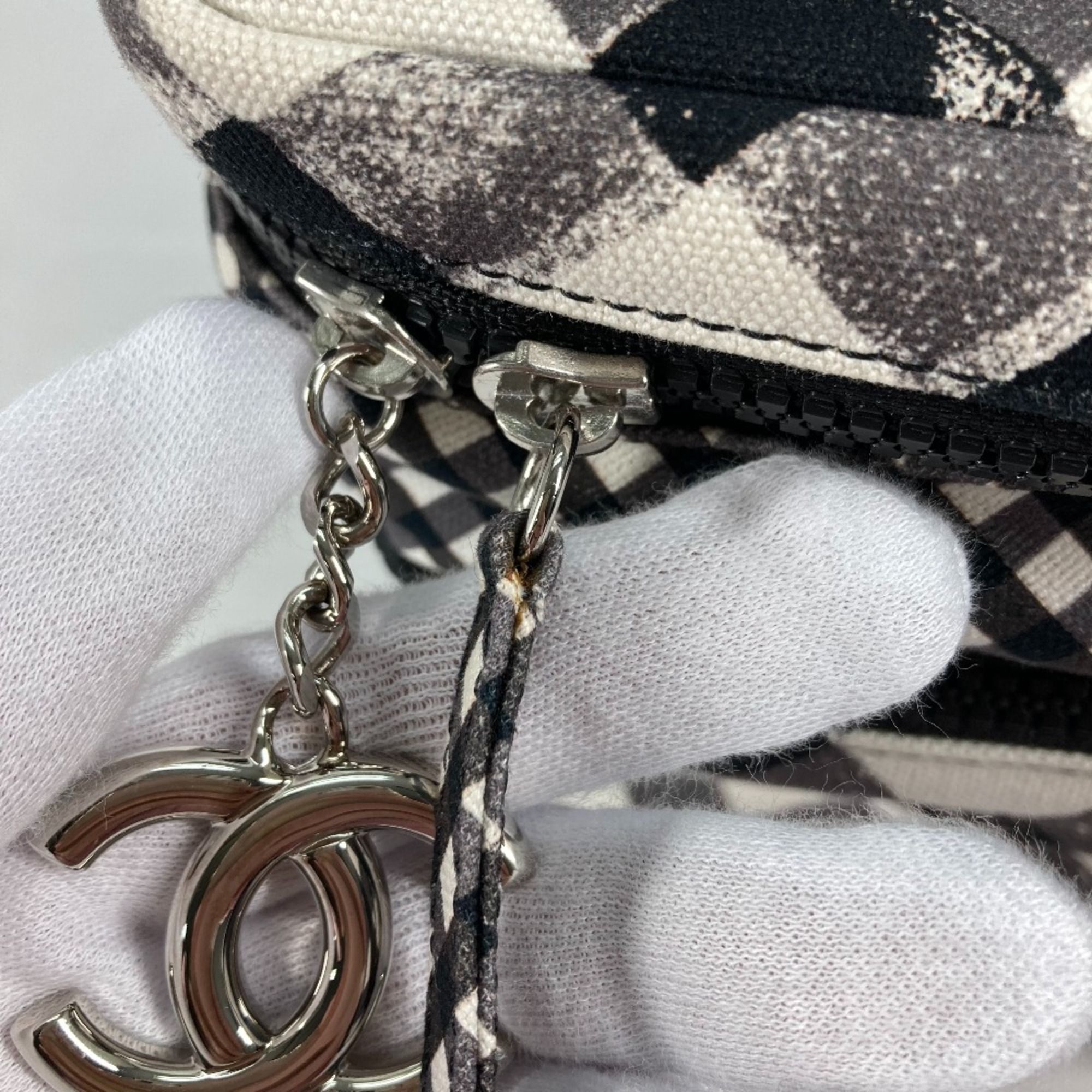 Cloth Shoulder Bag (Pre-Owned) - Chanel - Modalova