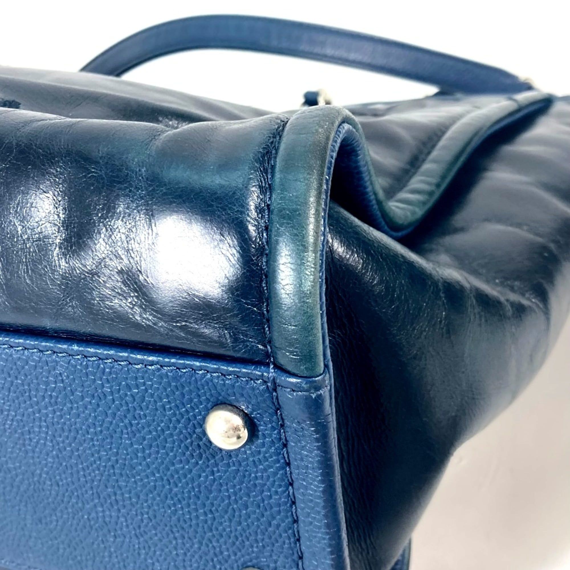 Leather Shoulder Bag (Pre-Owned) - Chanel - Modalova