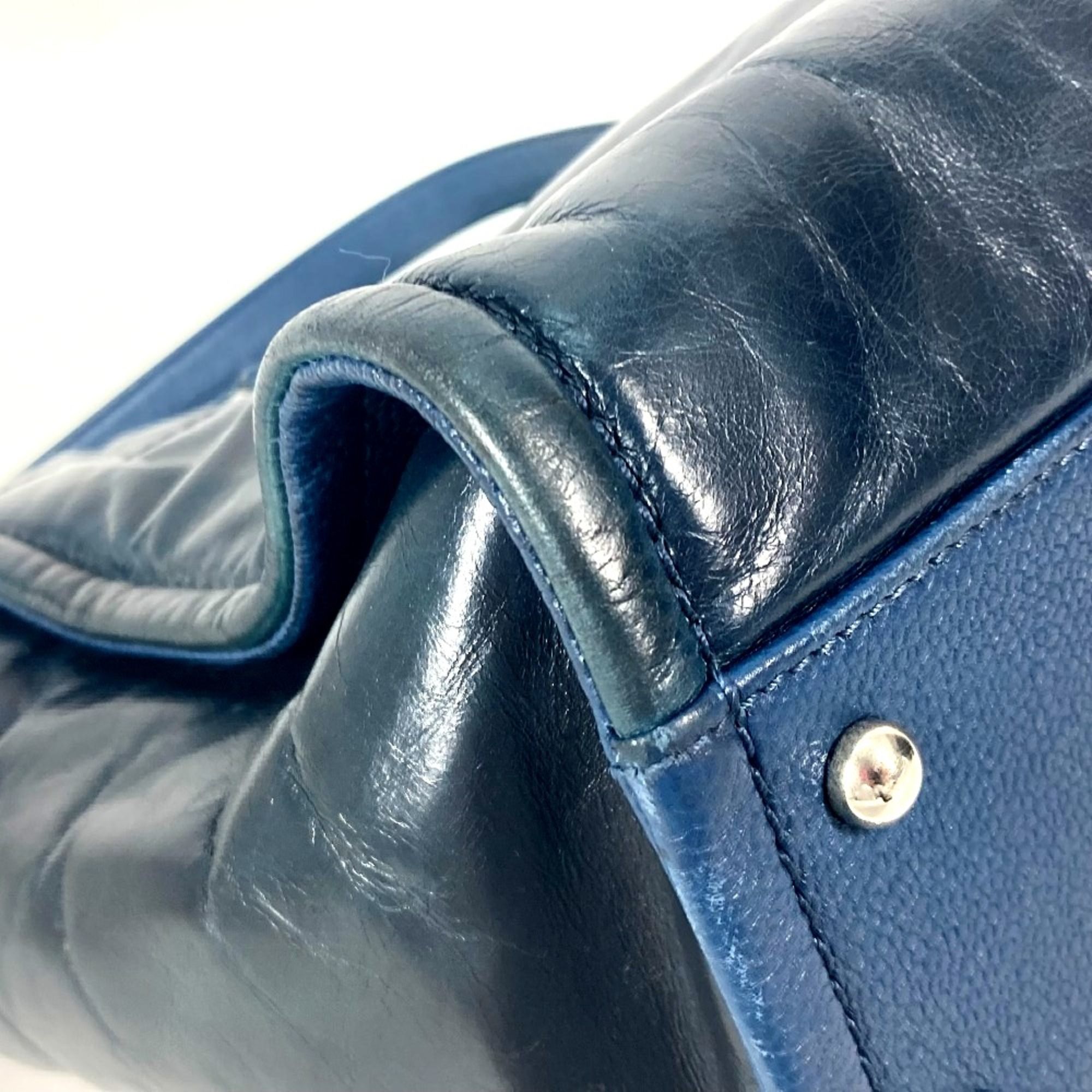 Leather Shoulder Bag (Pre-Owned) - Chanel - Modalova