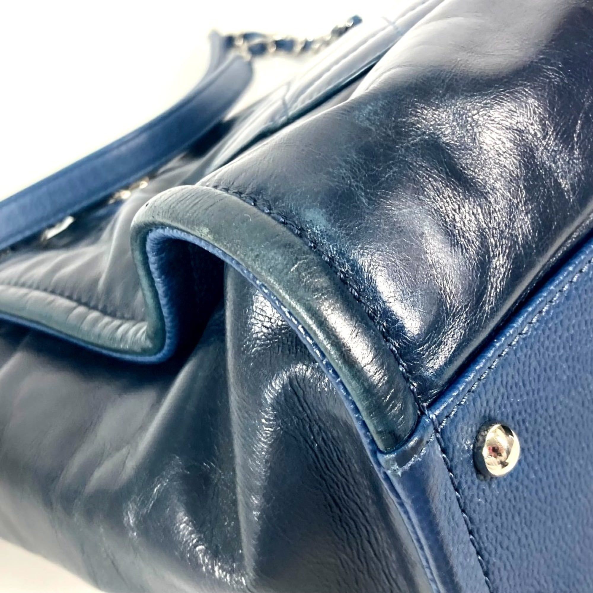 Leather Shoulder Bag (Pre-Owned) - Chanel - Modalova