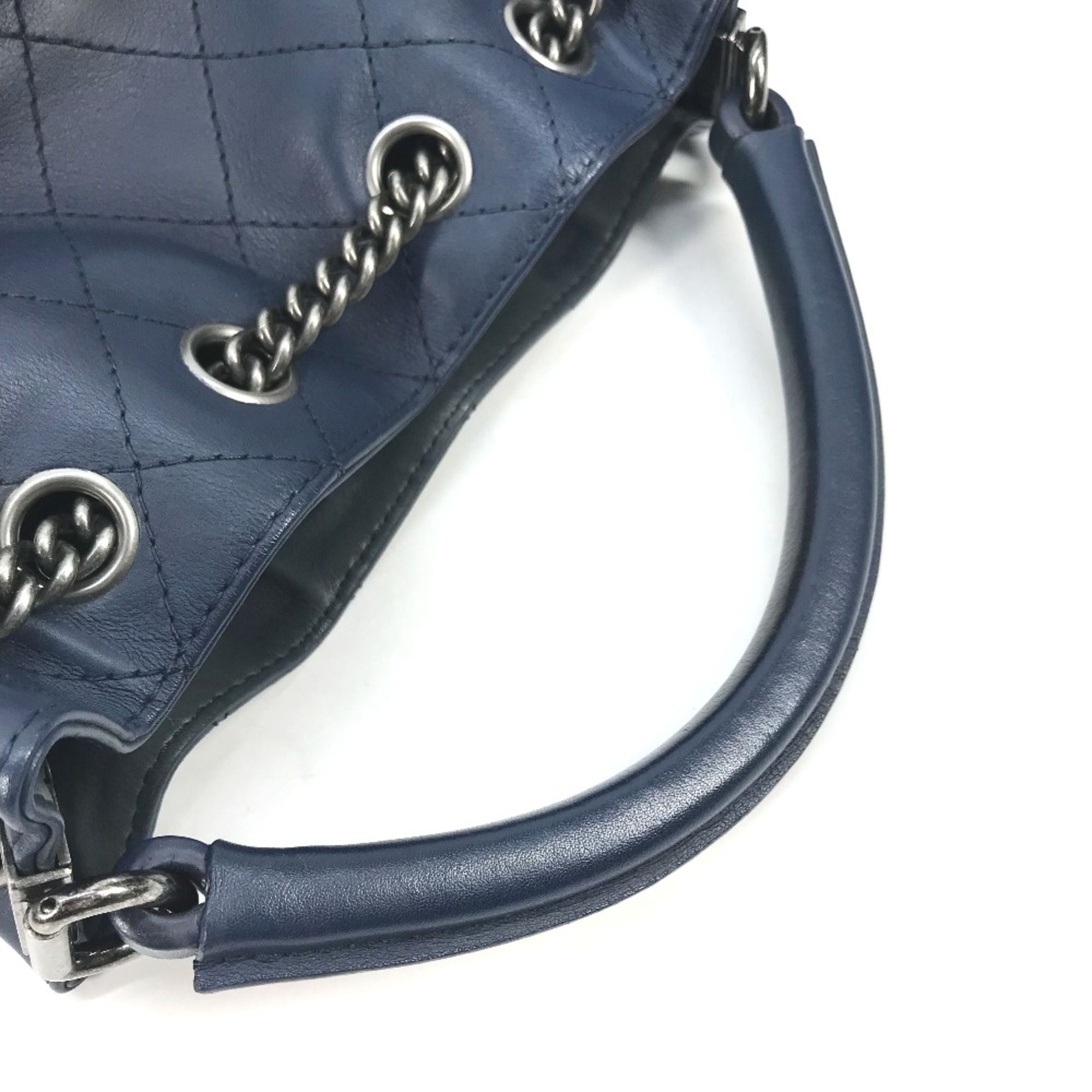 Leather Shoulder Bag (Pre-Owned) - Chanel - Modalova
