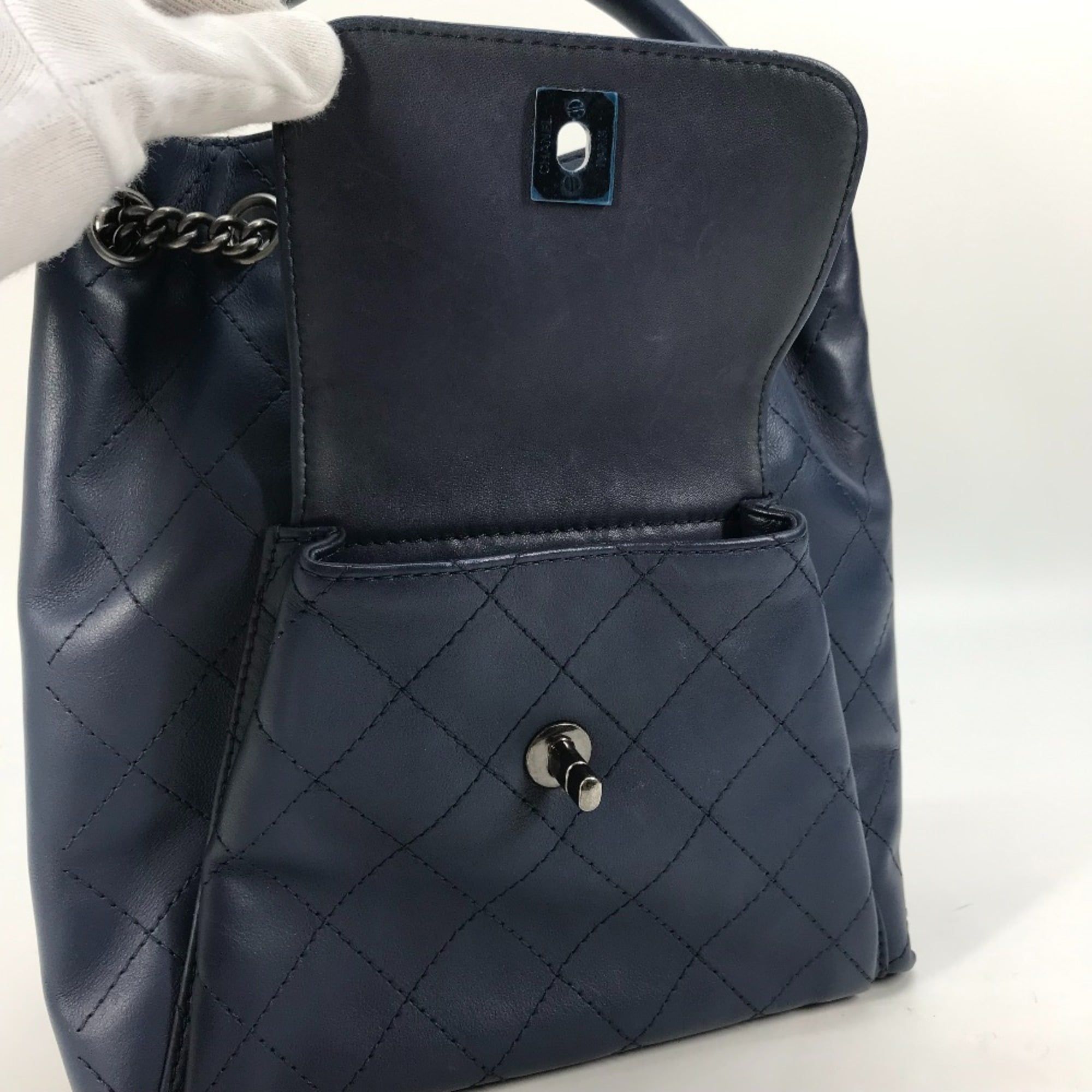 Leather Shoulder Bag (Pre-Owned) - Chanel - Modalova