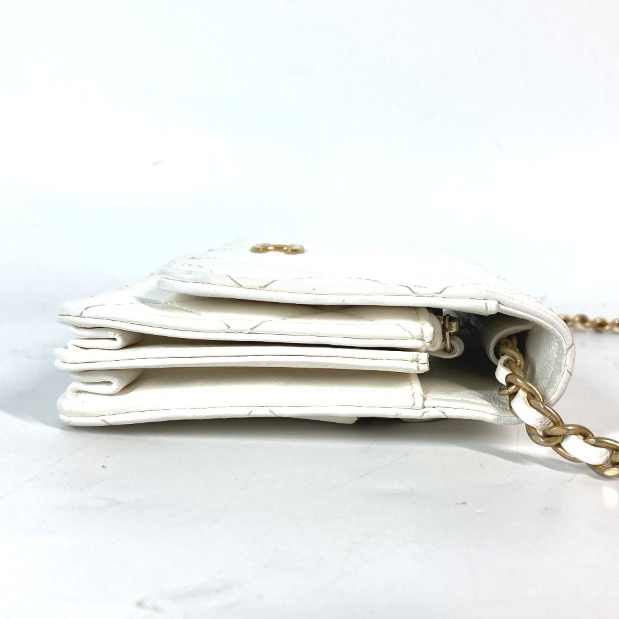Leather Chain/Shoulder Wallet (Pre-Owned) - Chanel - Modalova