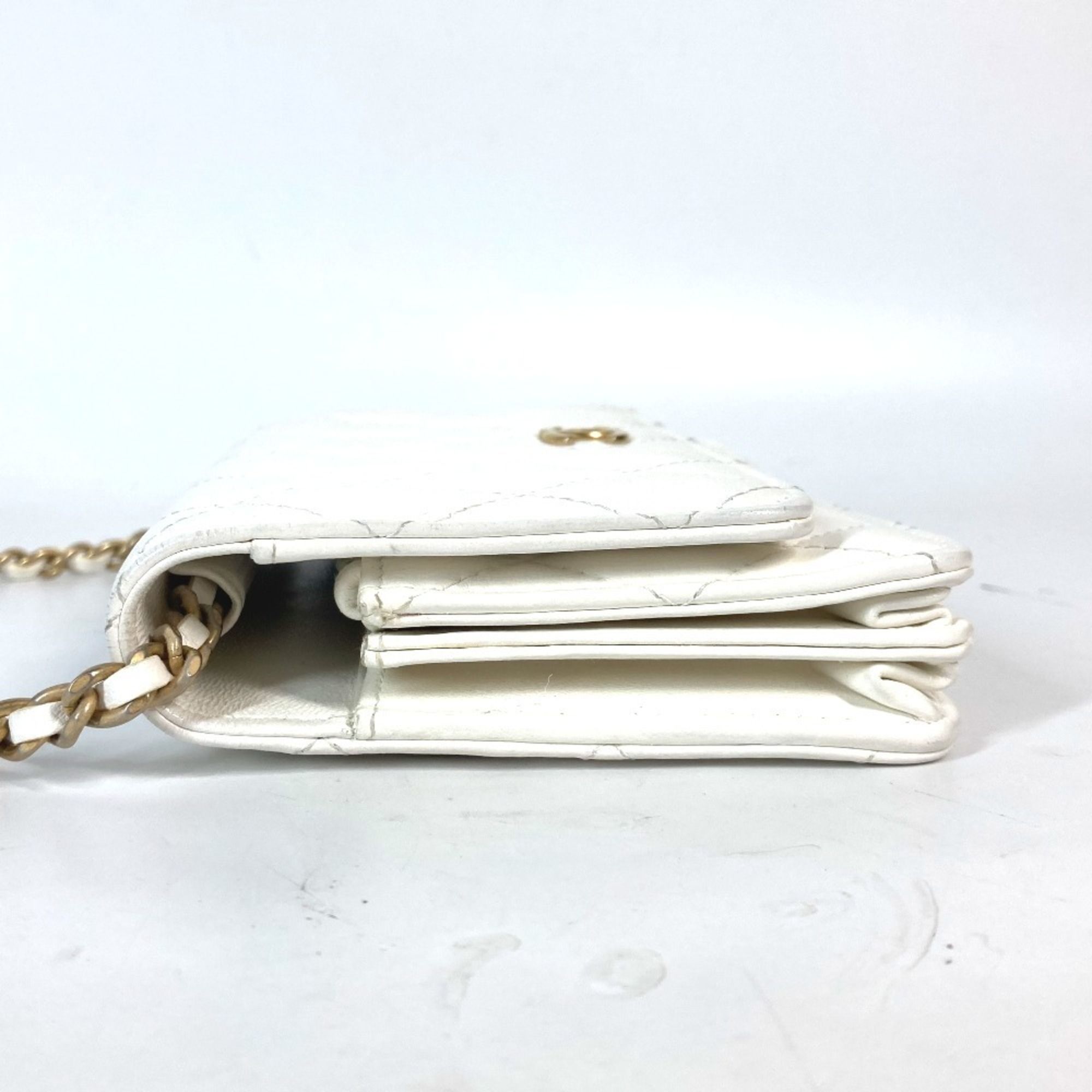 Leather Chain/Shoulder Wallet (Pre-Owned) - Chanel - Modalova