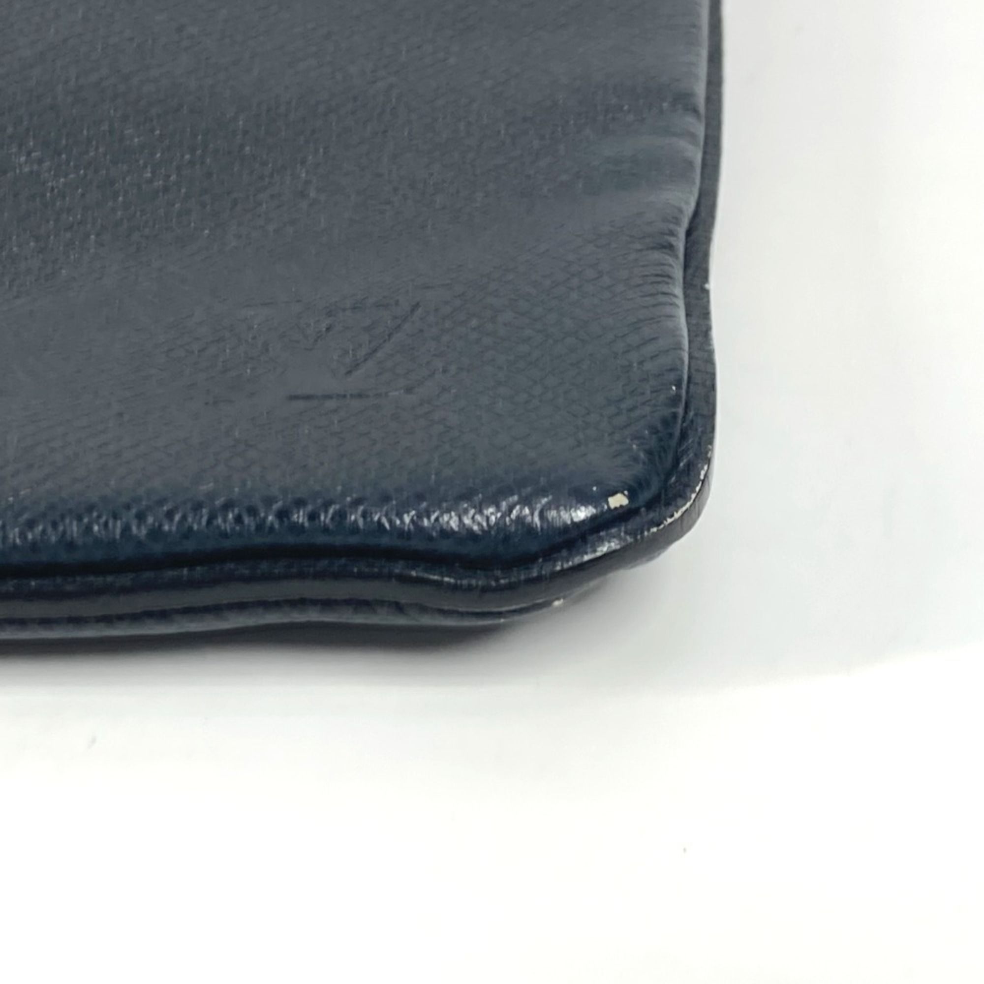 Taiga Leather Shoulder Bag (Pre-Owned) - Louis Vuitton - Modalova