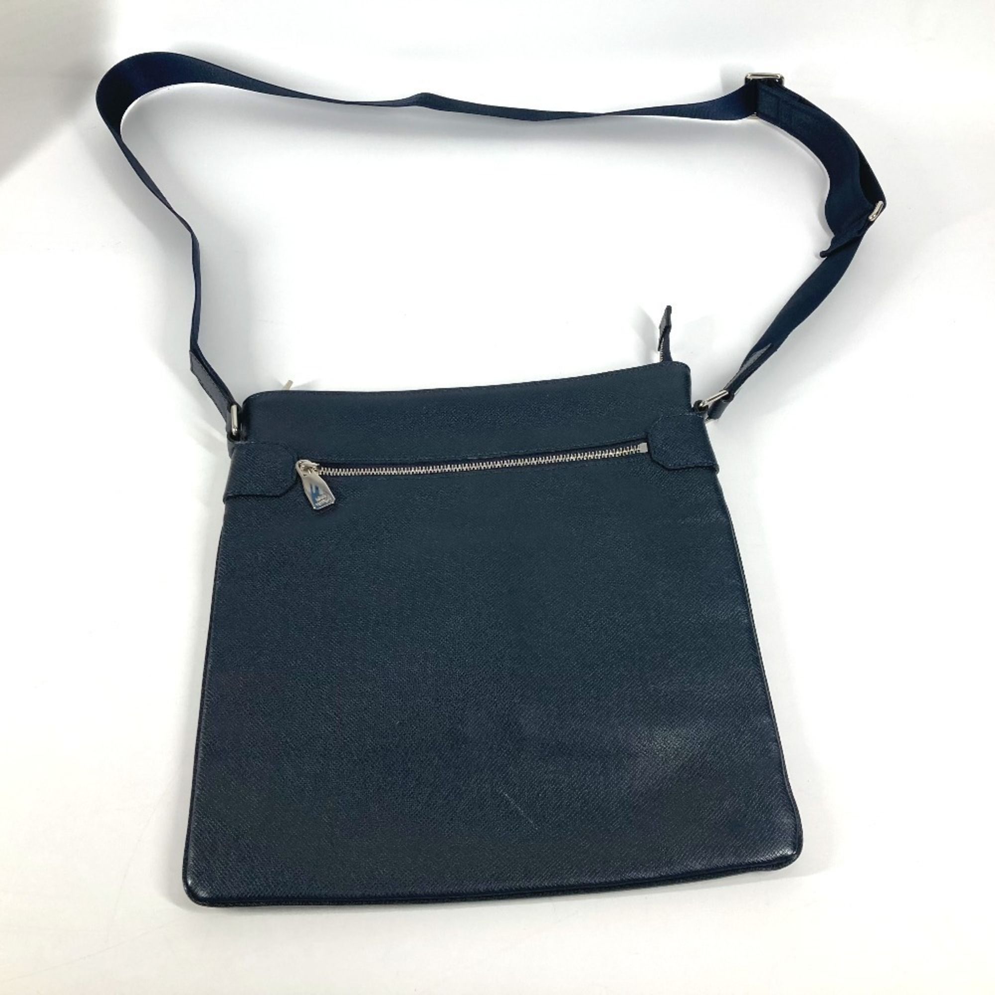 Taiga Leather Shoulder Bag (Pre-Owned) - Louis Vuitton - Modalova