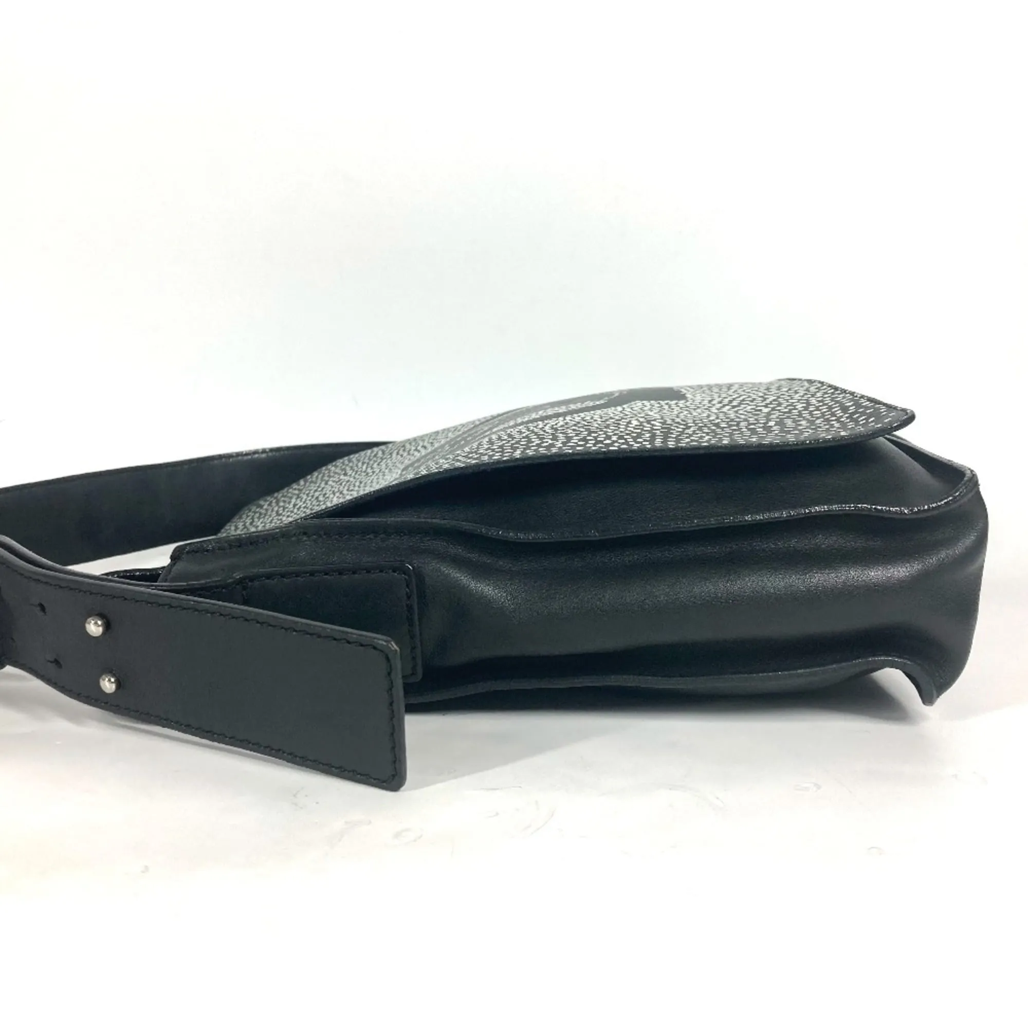 Leather Shoulder Bag (Pre-Owned) - Chanel - Modalova