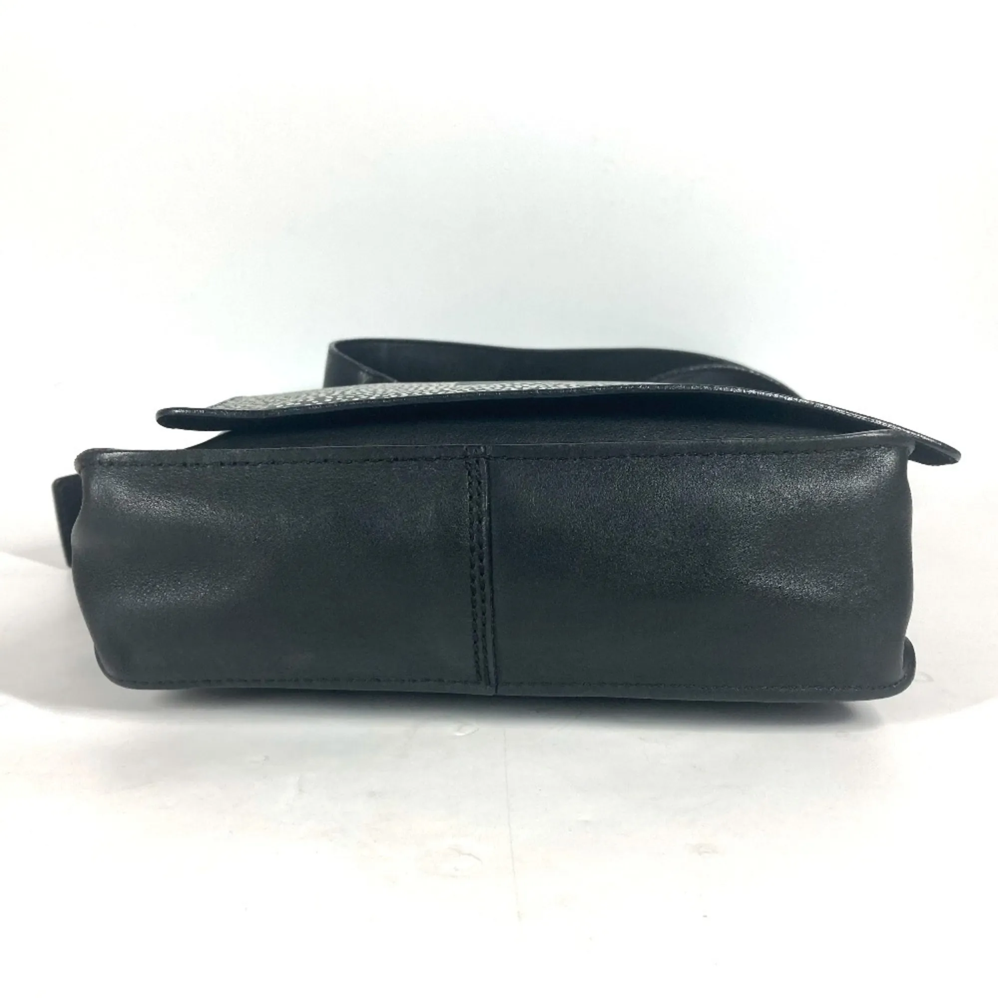 Leather Shoulder Bag (Pre-Owned) - Chanel - Modalova