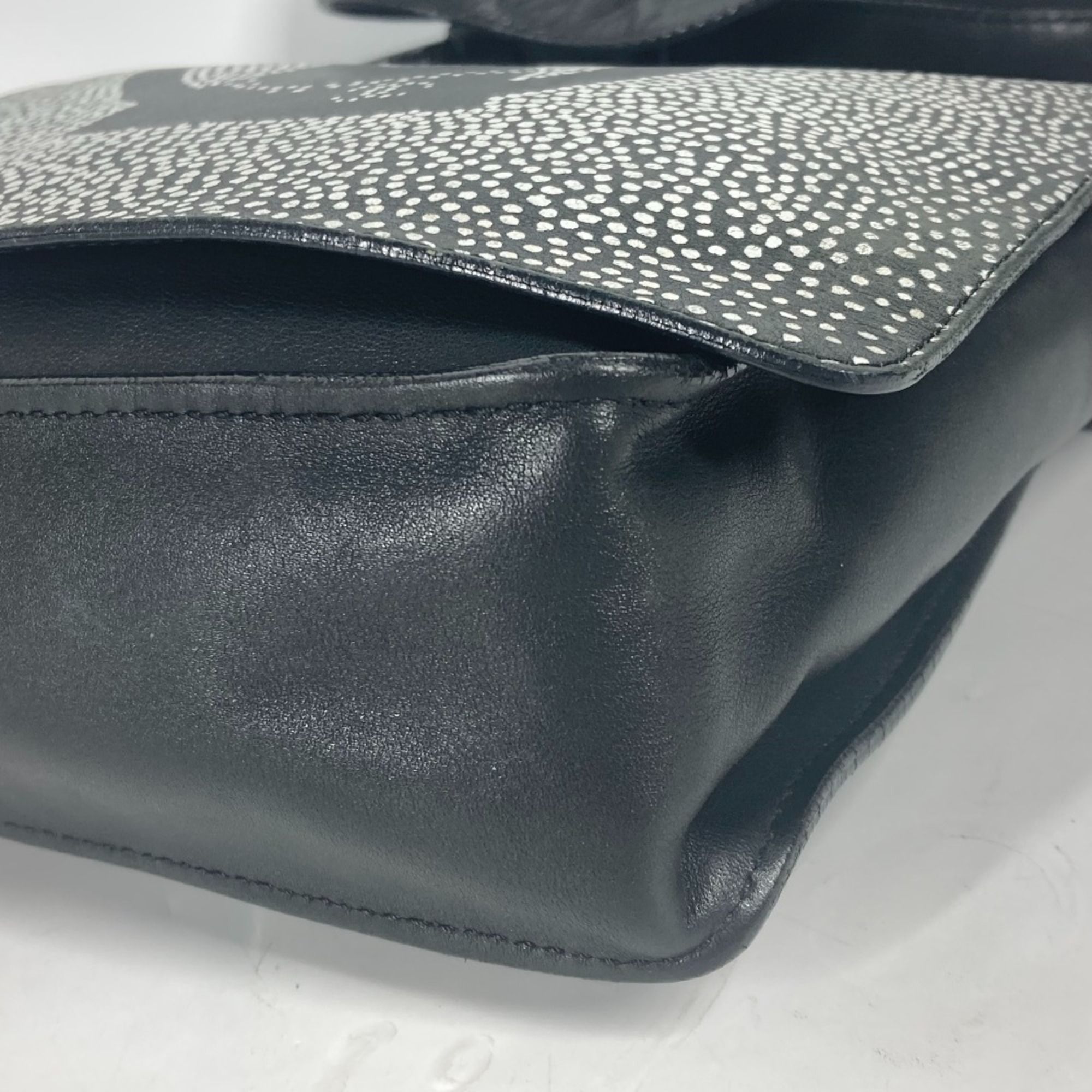 Leather Shoulder Bag (Pre-Owned) - Chanel - Modalova