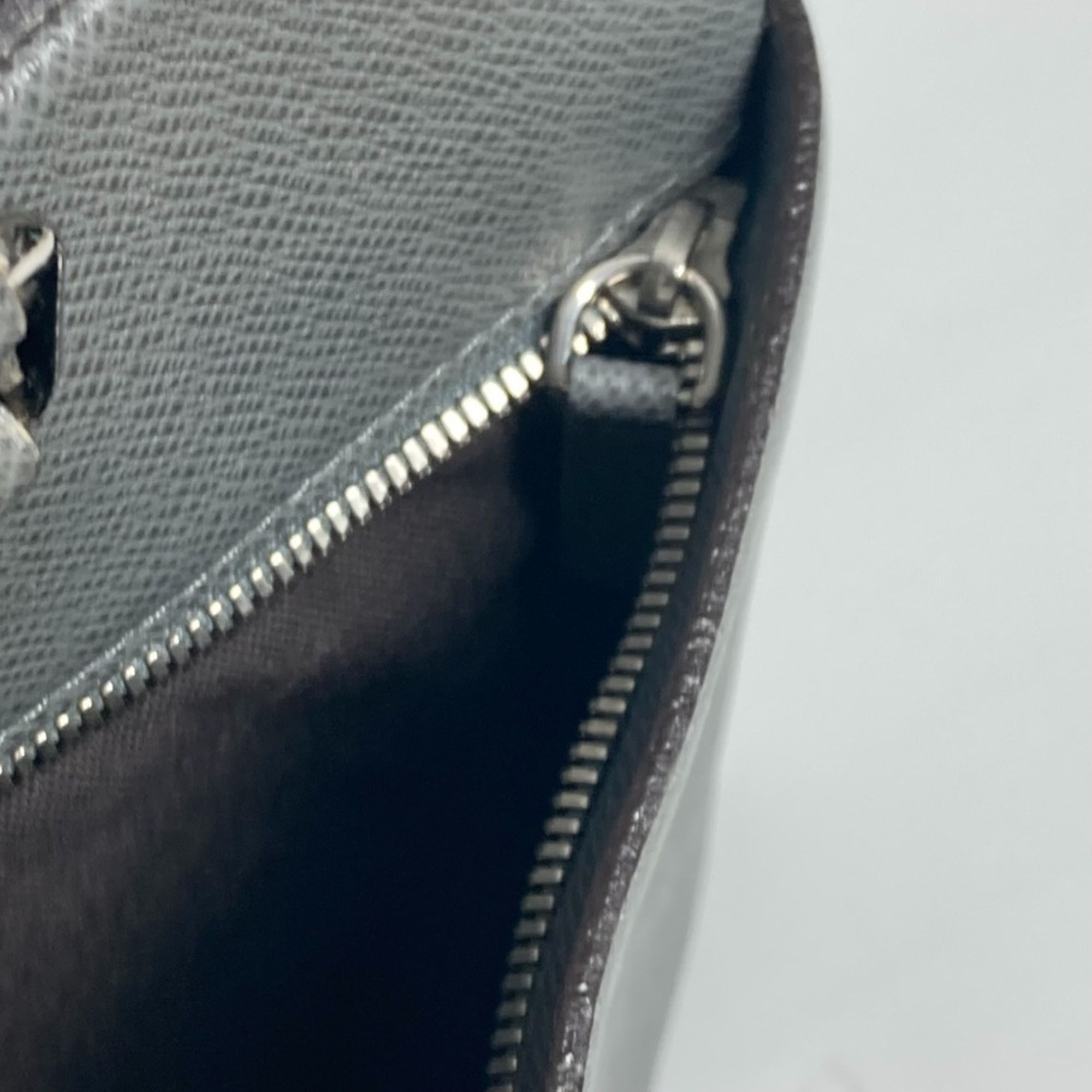 Taiga Leather Leather Briefcase (Pre-Owned) - Louis Vuitton - Modalova