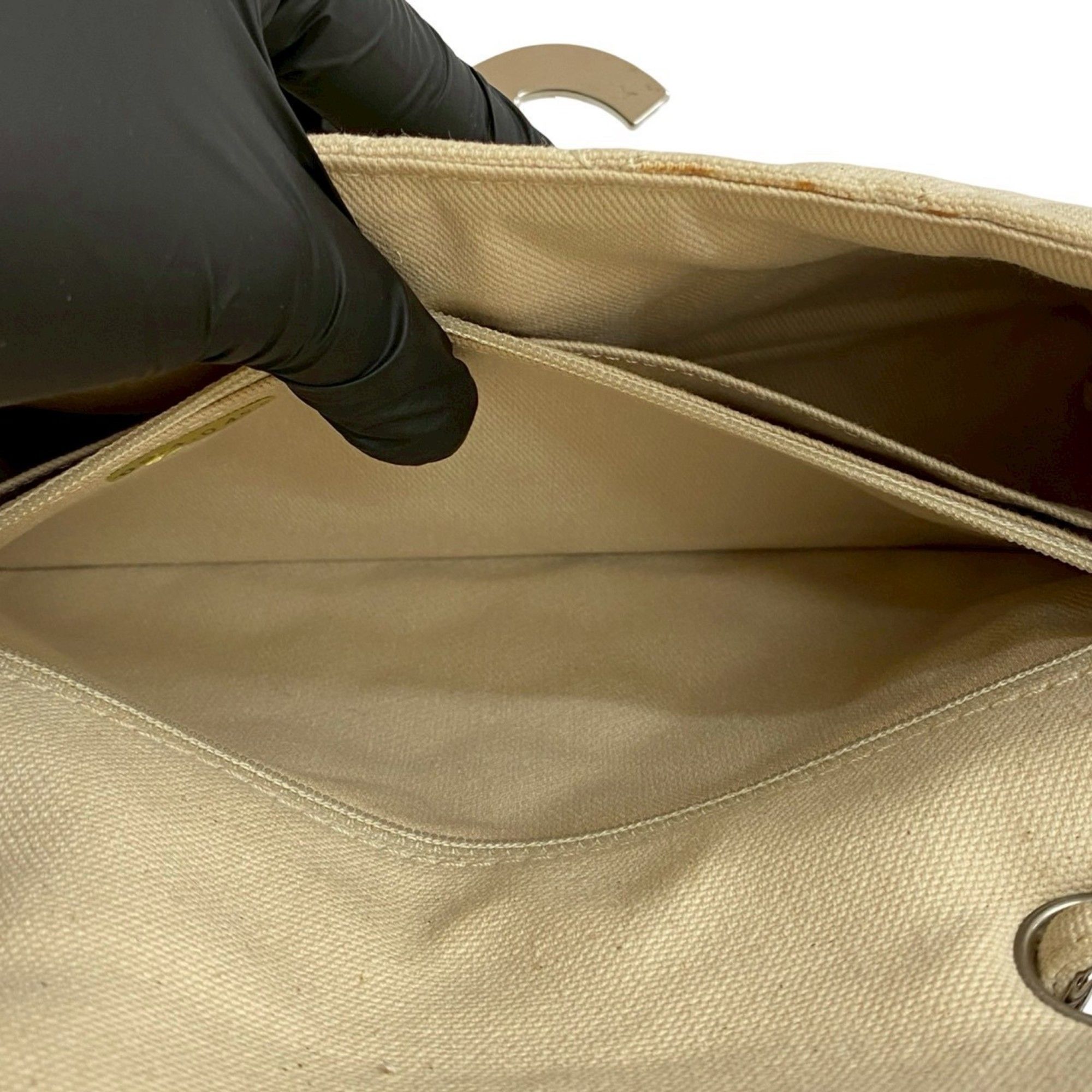 Canvas Shoulder Bag (Pre-Owned) - Chanel - Modalova