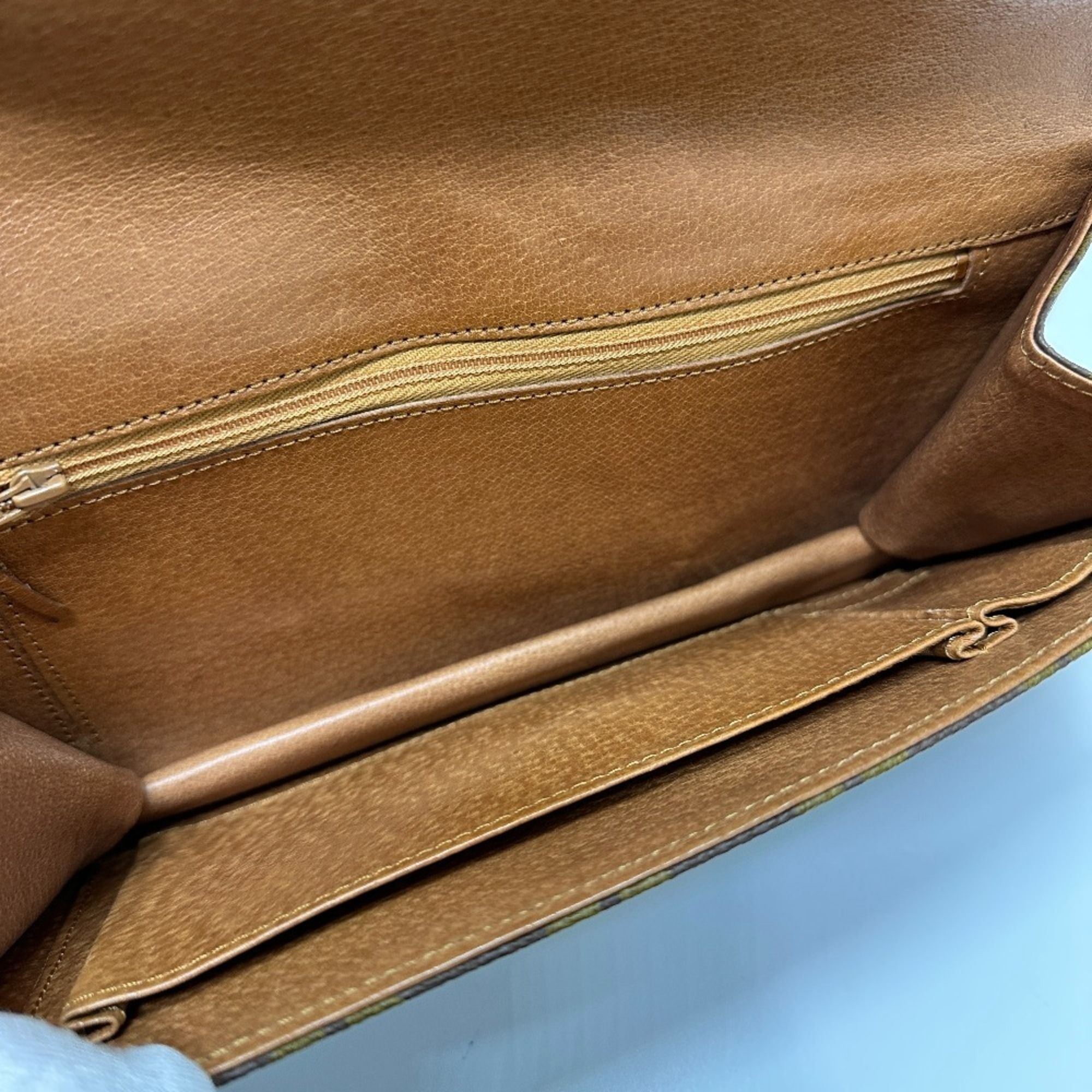 Monogram Clutch Bag Pochette (Pre-Owned) - Louis Vuitton - Modalova