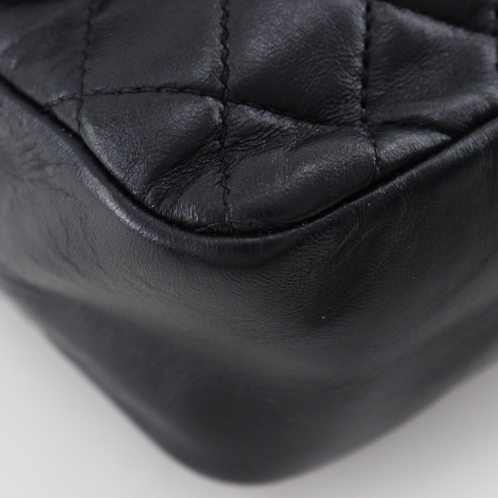 Matelasse Leather Shoulder Bag (Pre-Owned) - Chanel - Modalova