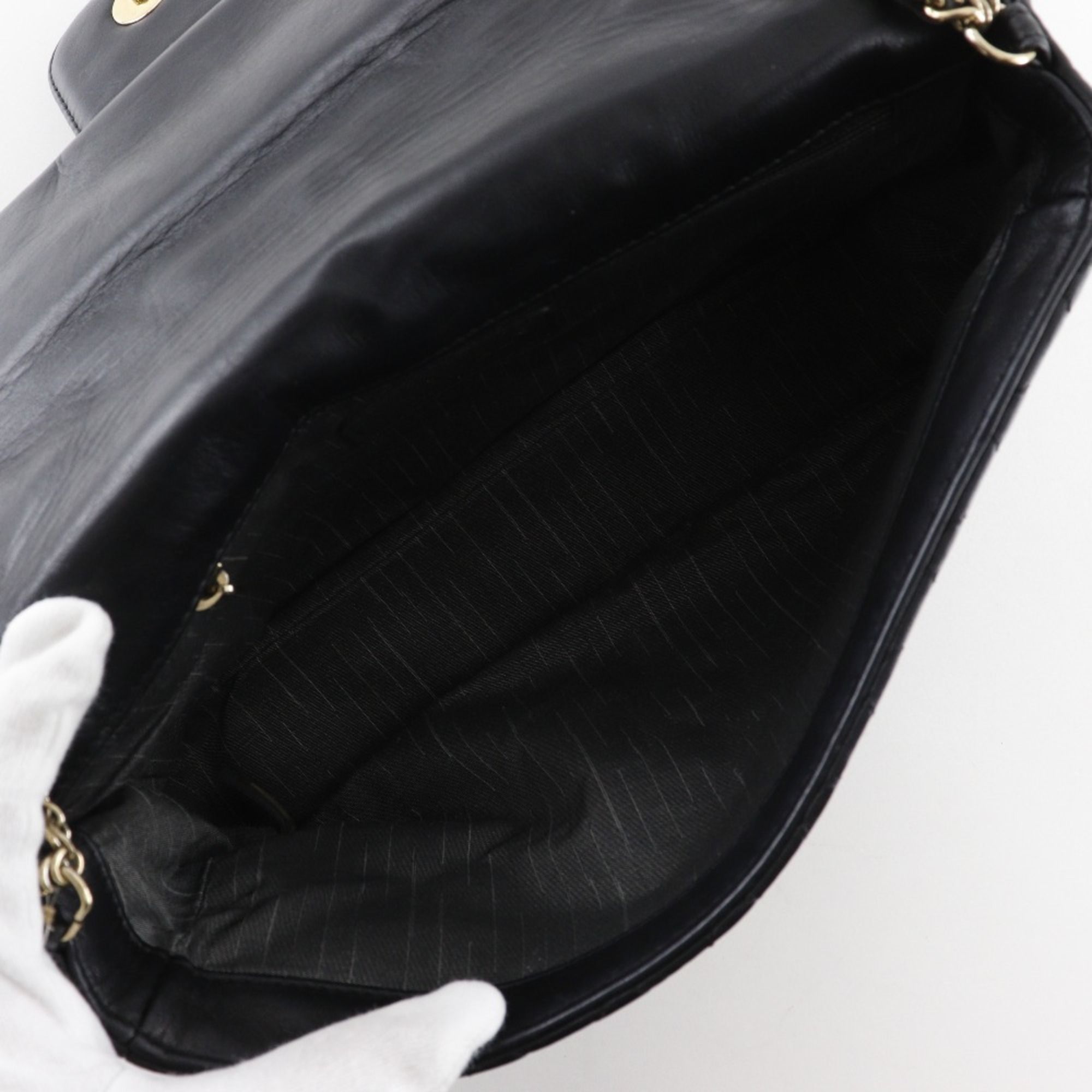 Matelasse Leather Shoulder Bag (Pre-Owned) - Chanel - Modalova