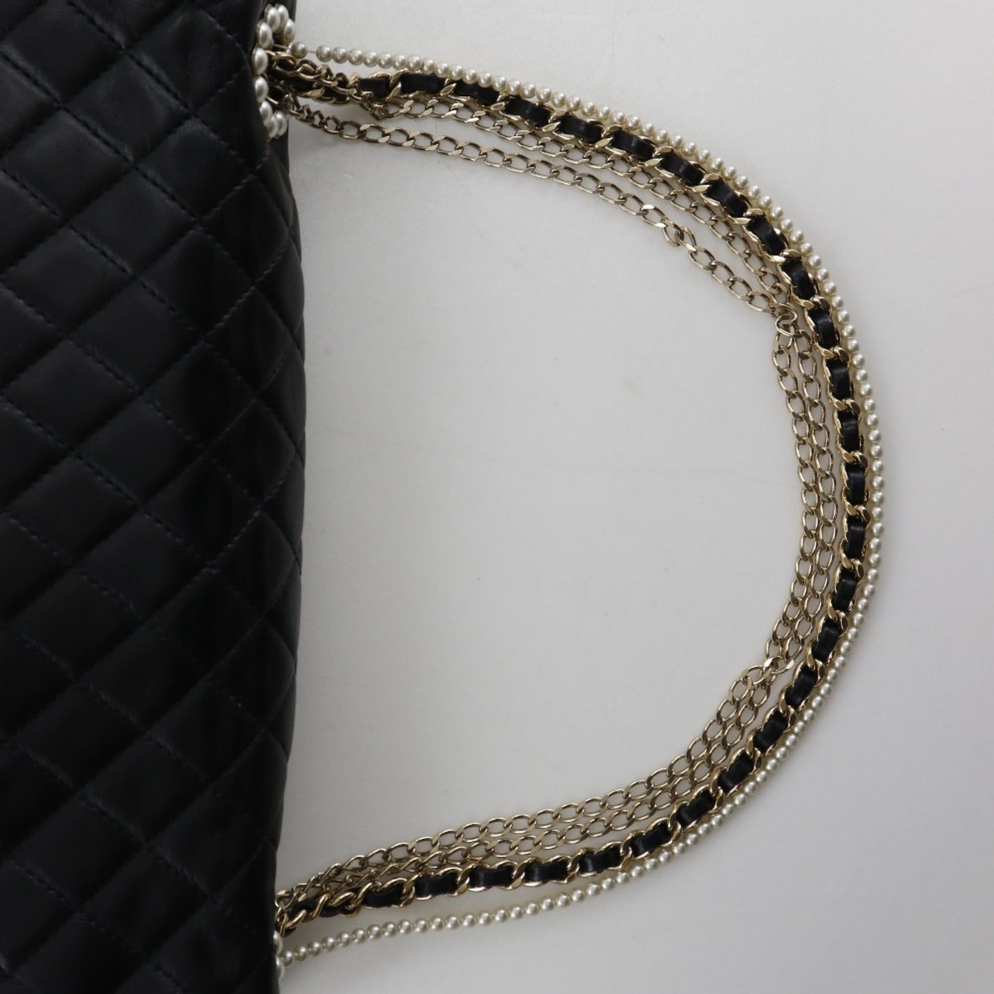 Matelasse Leather Shoulder Bag (Pre-Owned) - Chanel - Modalova