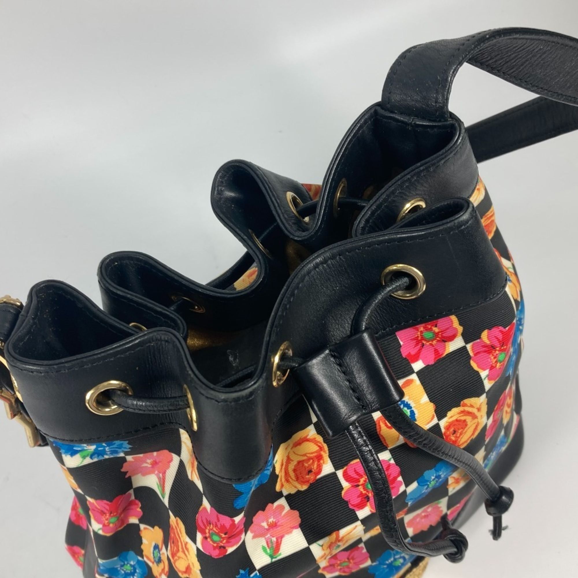 Pvc Shoulder Bag (Pre-Owned) - Versace - Modalova