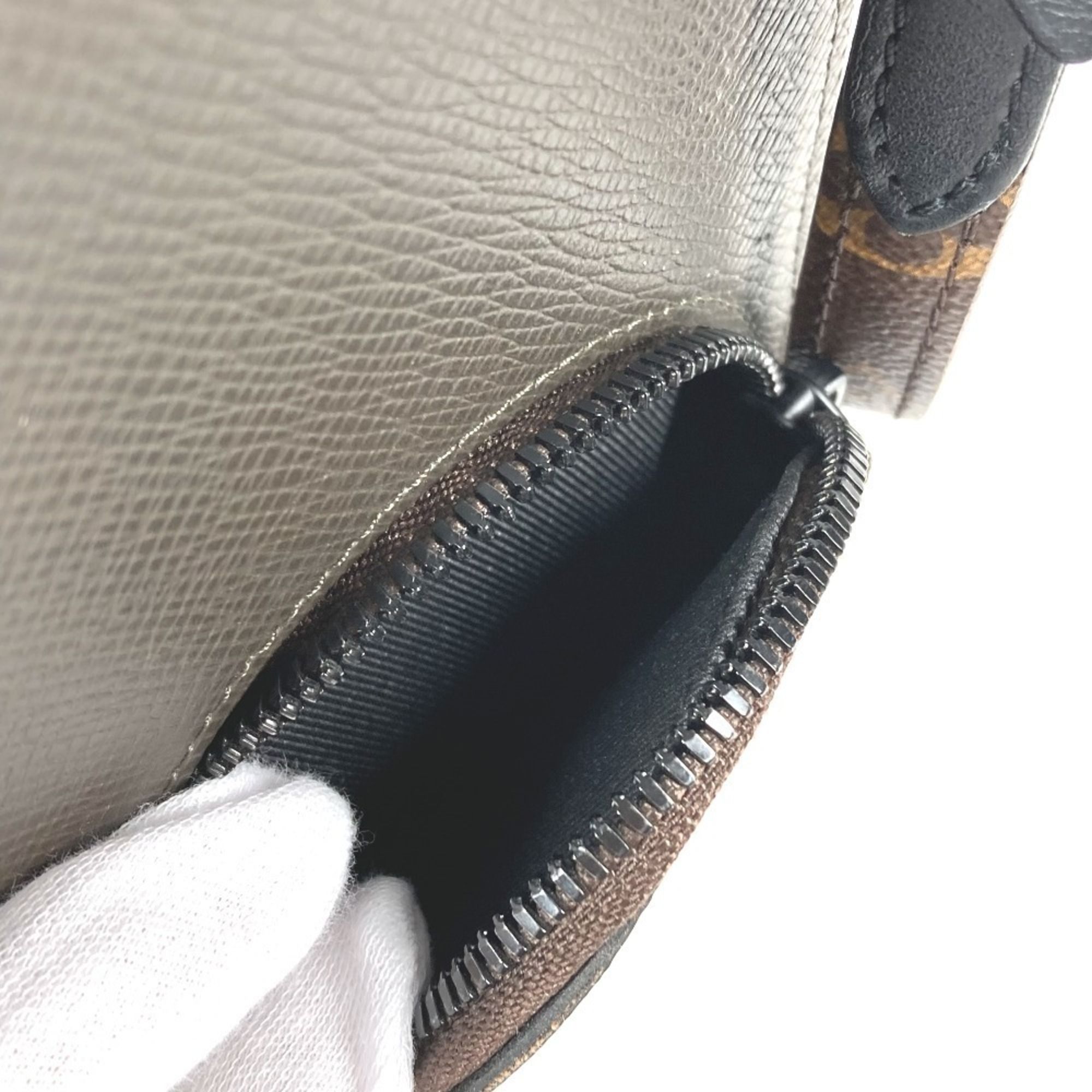 Taiga Leather Monogram Pochette Shoulder Bag (Pre-Owned) - Louis Vuitton - Modalova