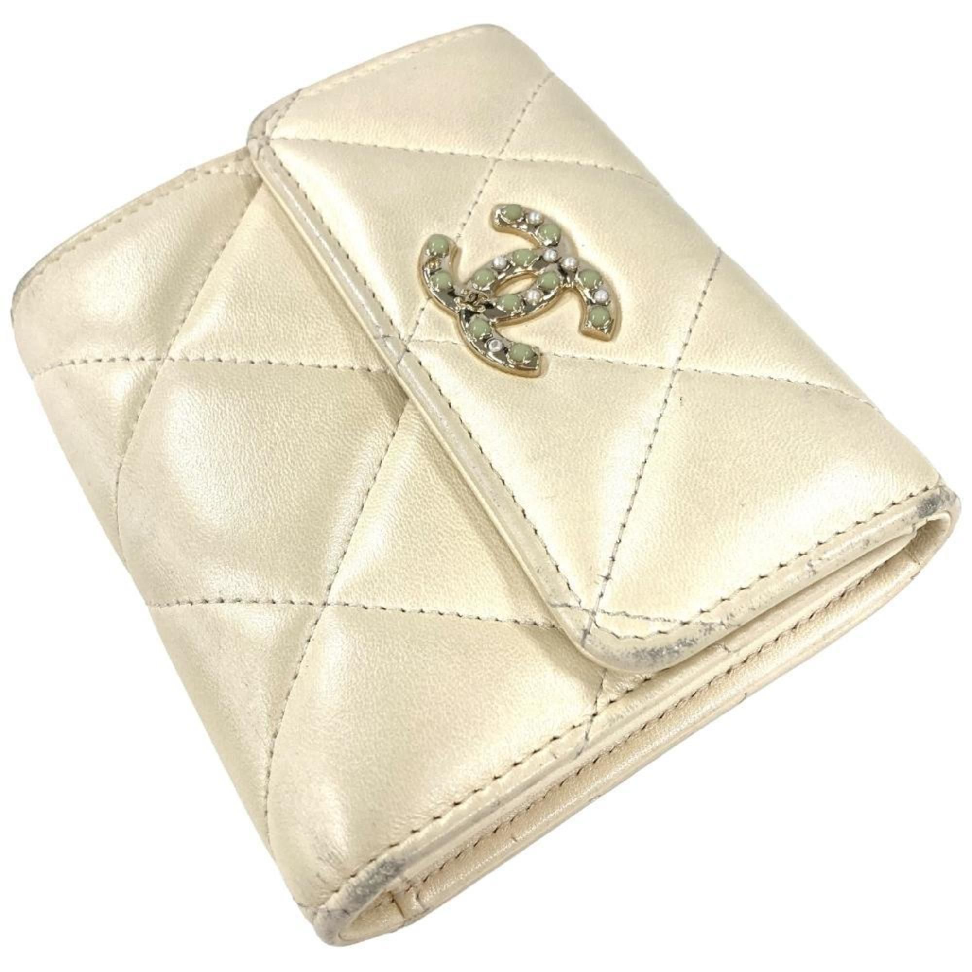 Leather Wallet (Tri-Fold) (Pre-Owned) - Chanel - Modalova