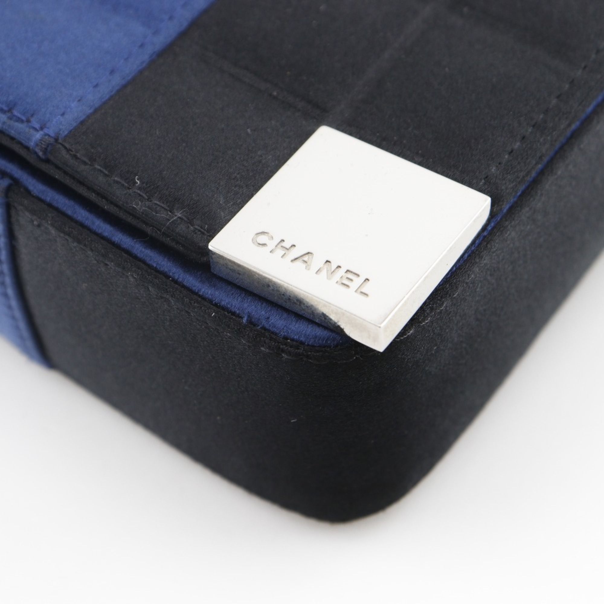 Satin Shoulder Bag (Pre-Owned) - Chanel - Modalova