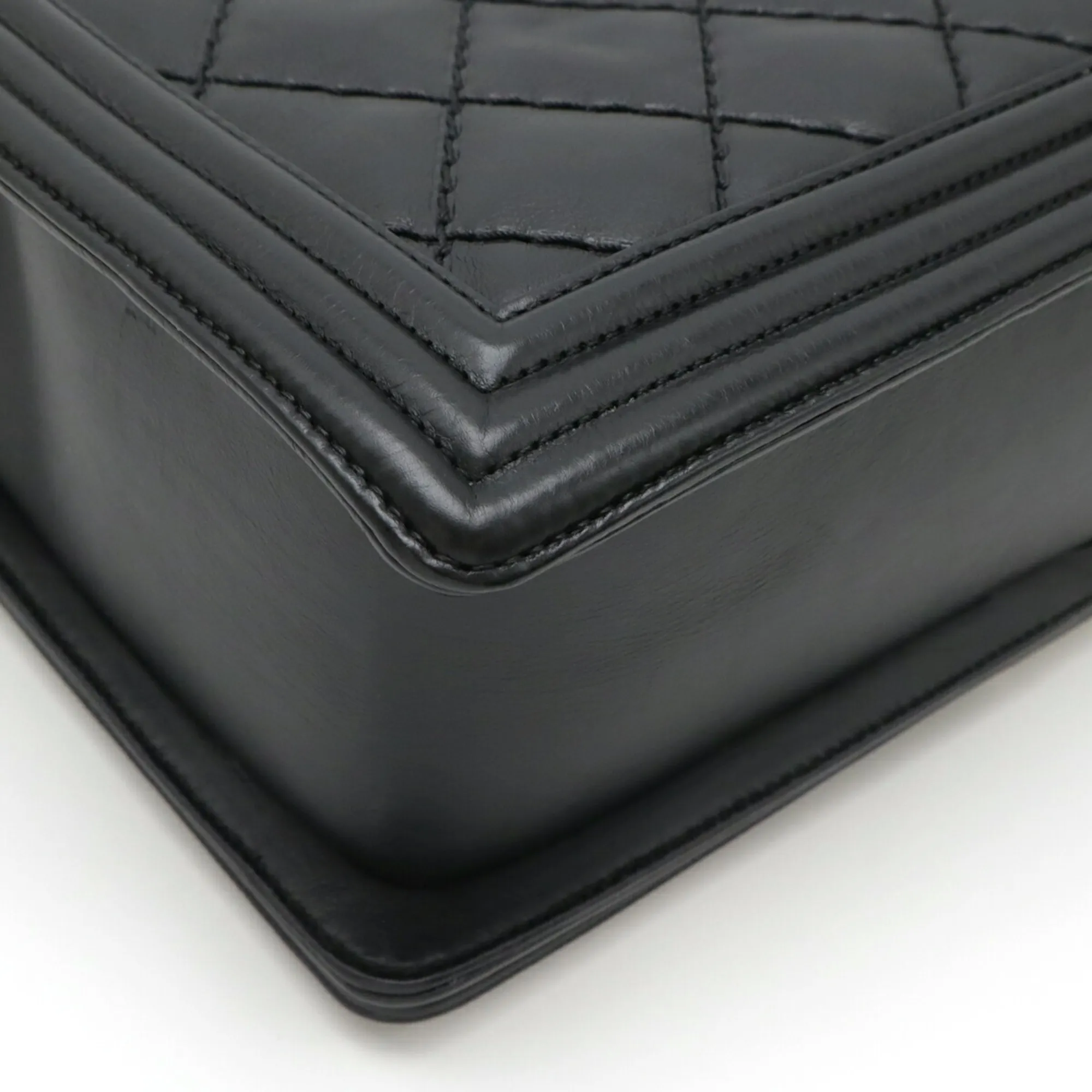 Matelasse Leather Shoulder Bag (Pre-Owned) - Chanel - Modalova