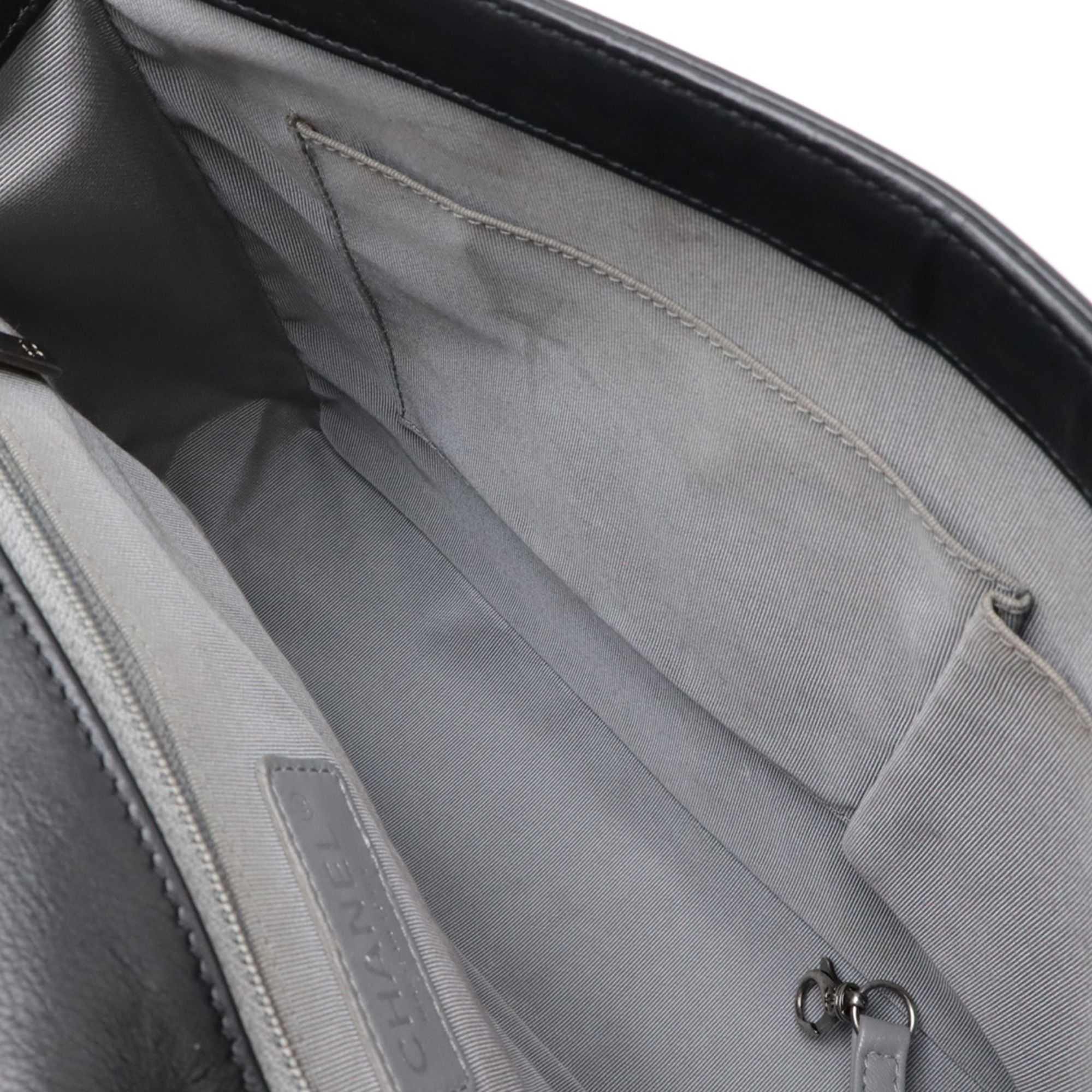Matelasse Leather Shoulder Bag (Pre-Owned) - Chanel - Modalova