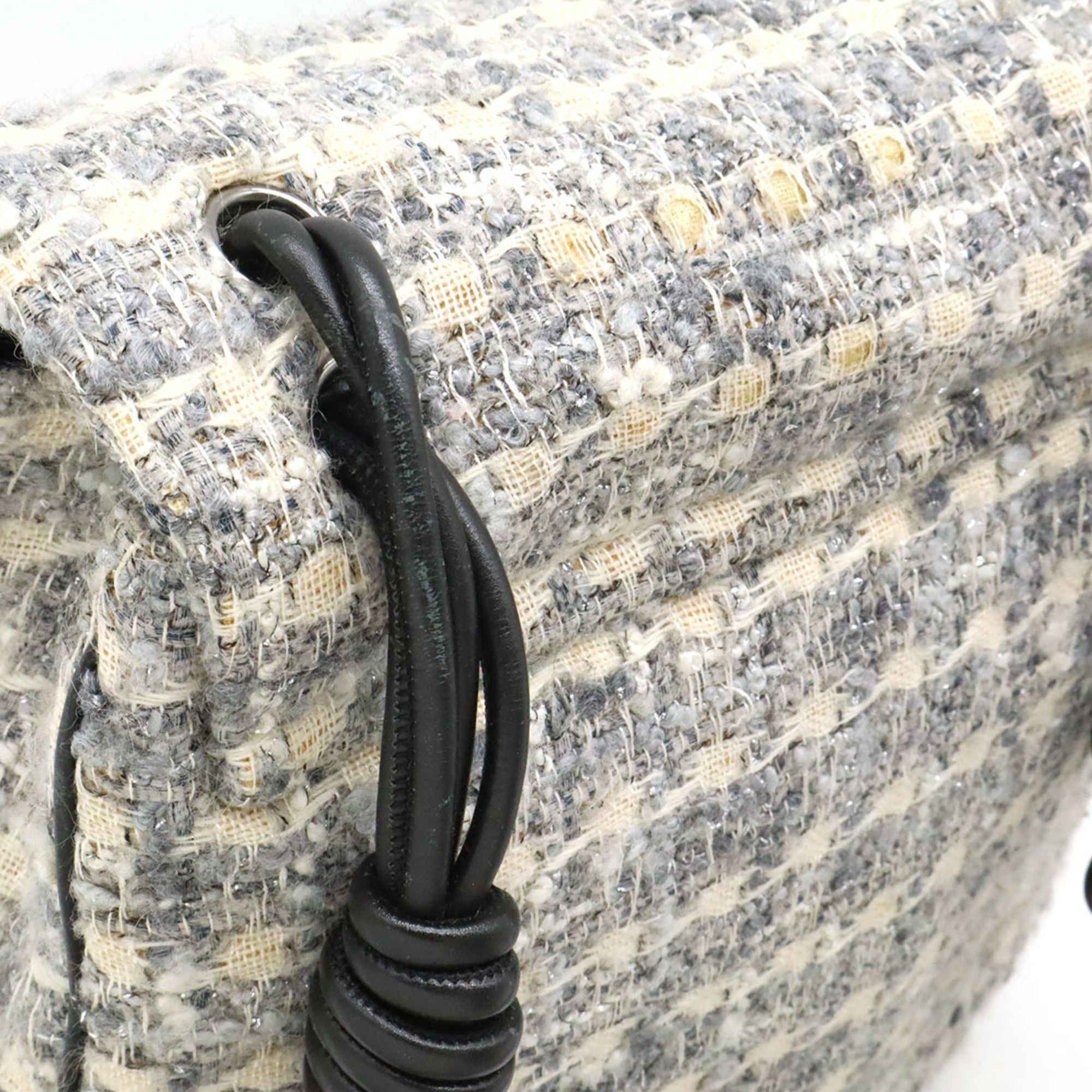 Camellia - Tweed Leather Shoulder Bag (Pre-Owned) - Chanel - Modalova