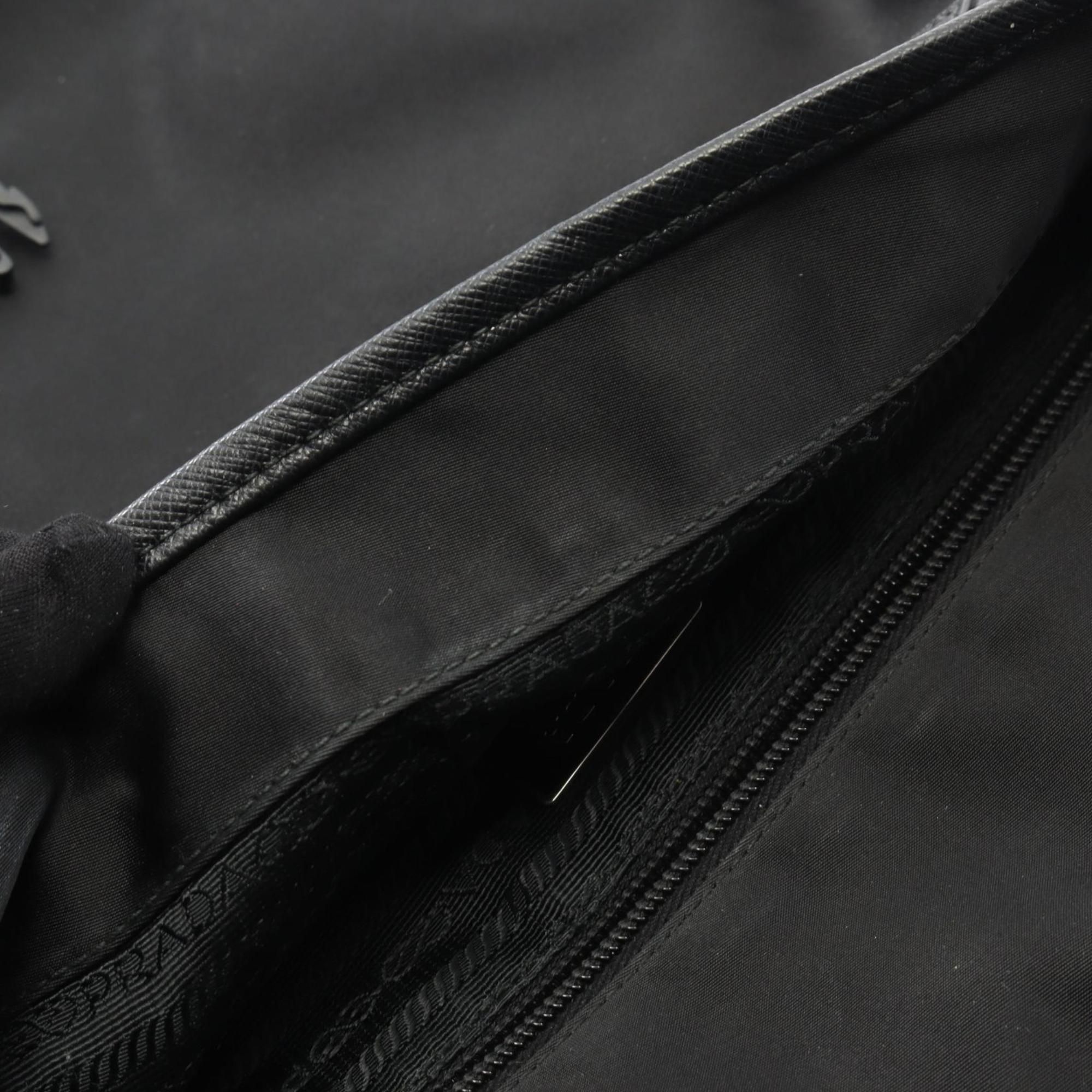 Nylon Saffiano Triangle Shoulder Bag (Pre-Owned) - Prada - Modalova
