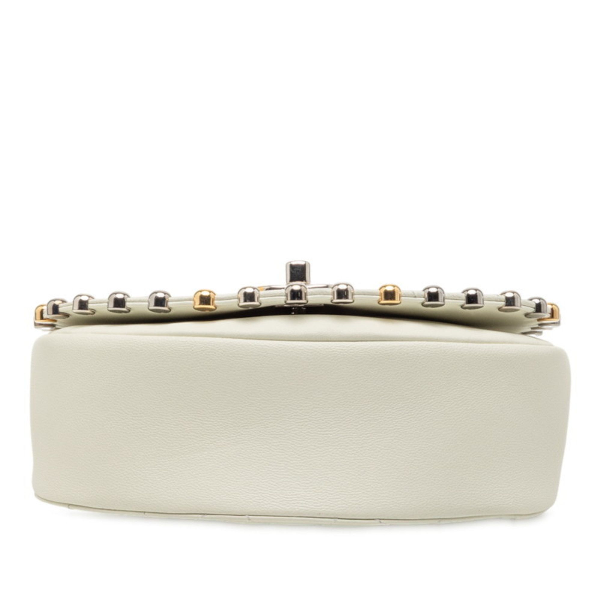 Leather Shoulder Bag (Pre-Owned) - Chanel - Modalova