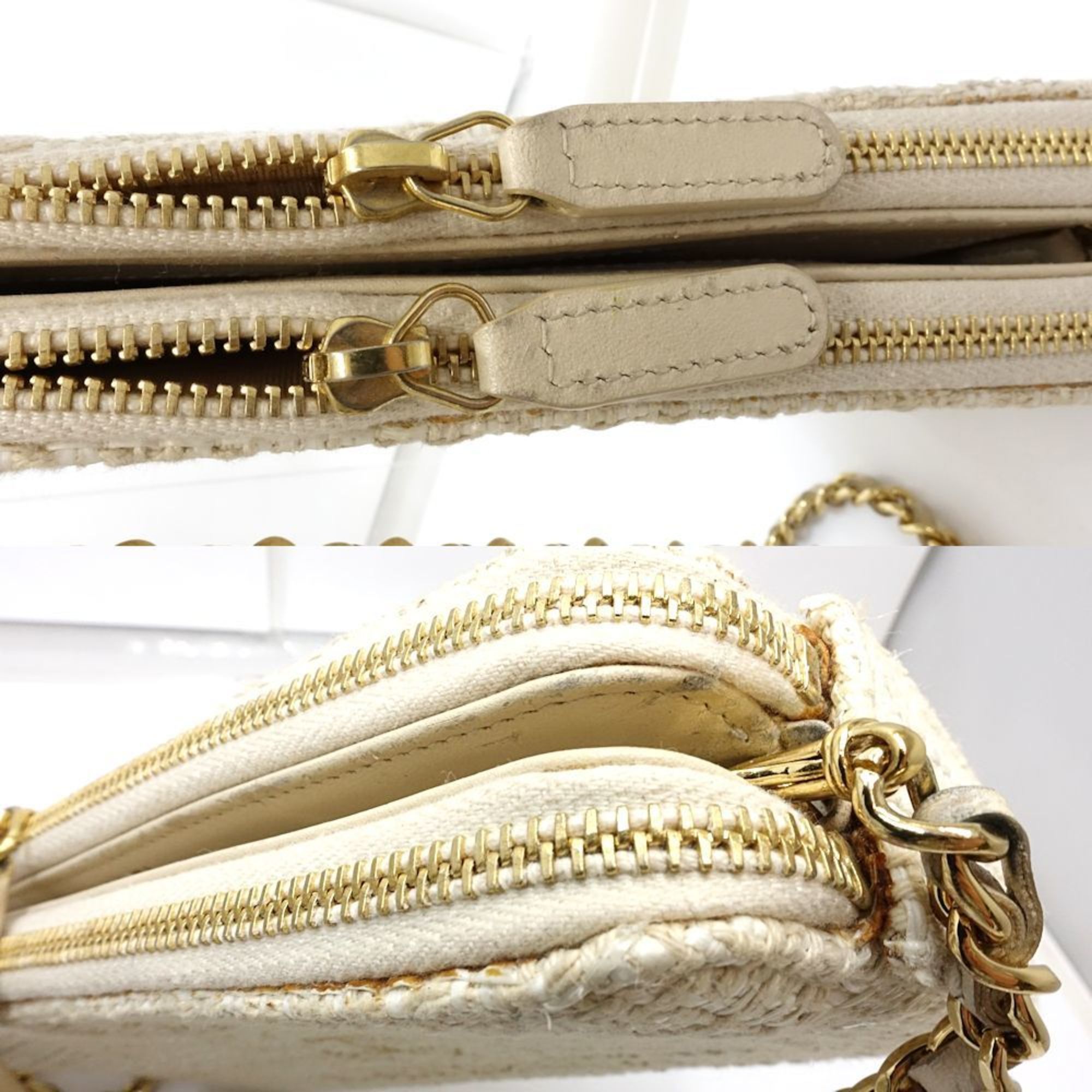 Canvas Shoulder Bag (Pre-Owned) - Chanel - Modalova