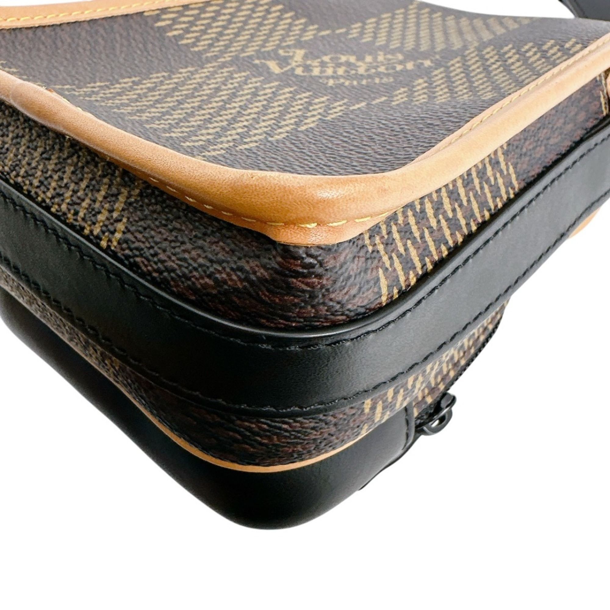 Damier Canvas Messenger Bag (Pre-Owned) - Louis Vuitton - Modalova