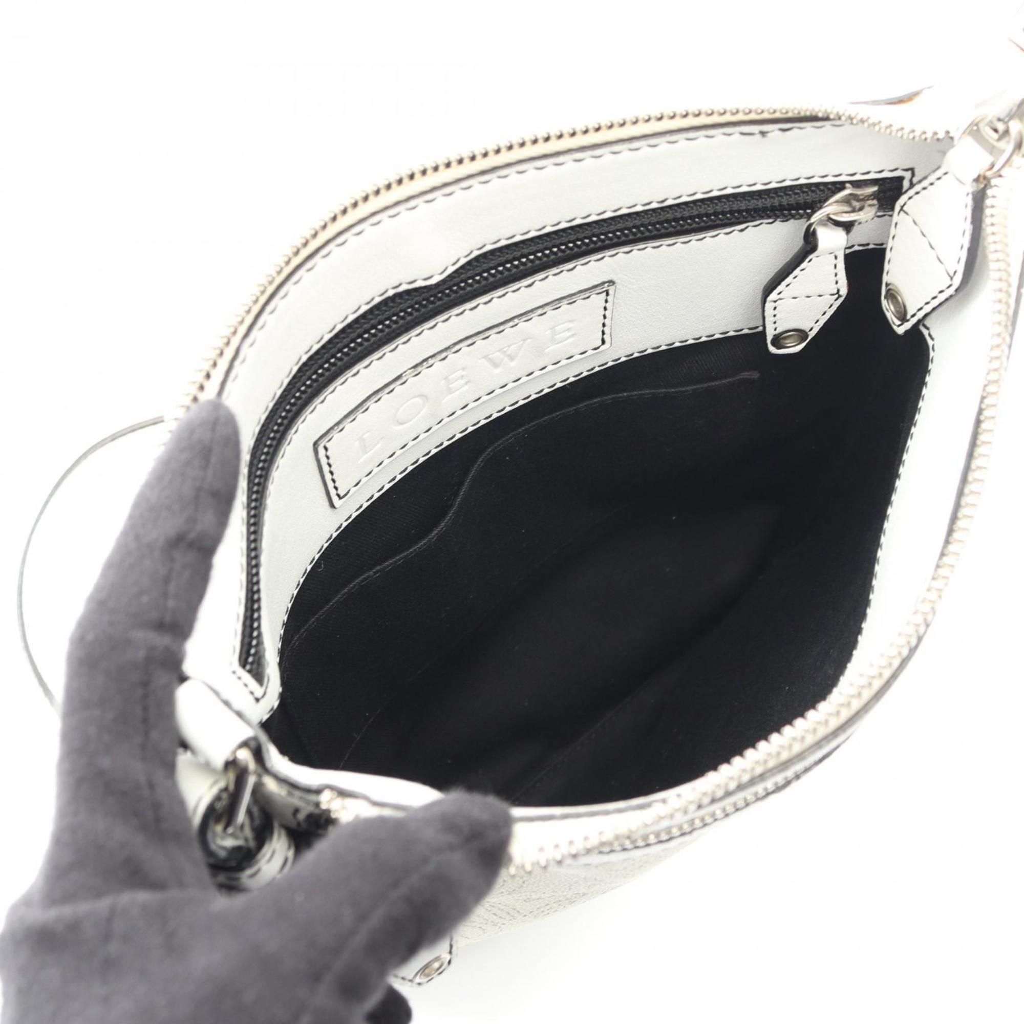 Coated Canvas Leather Shoulder Bag (Pre-Owned) - Loewe - Modalova