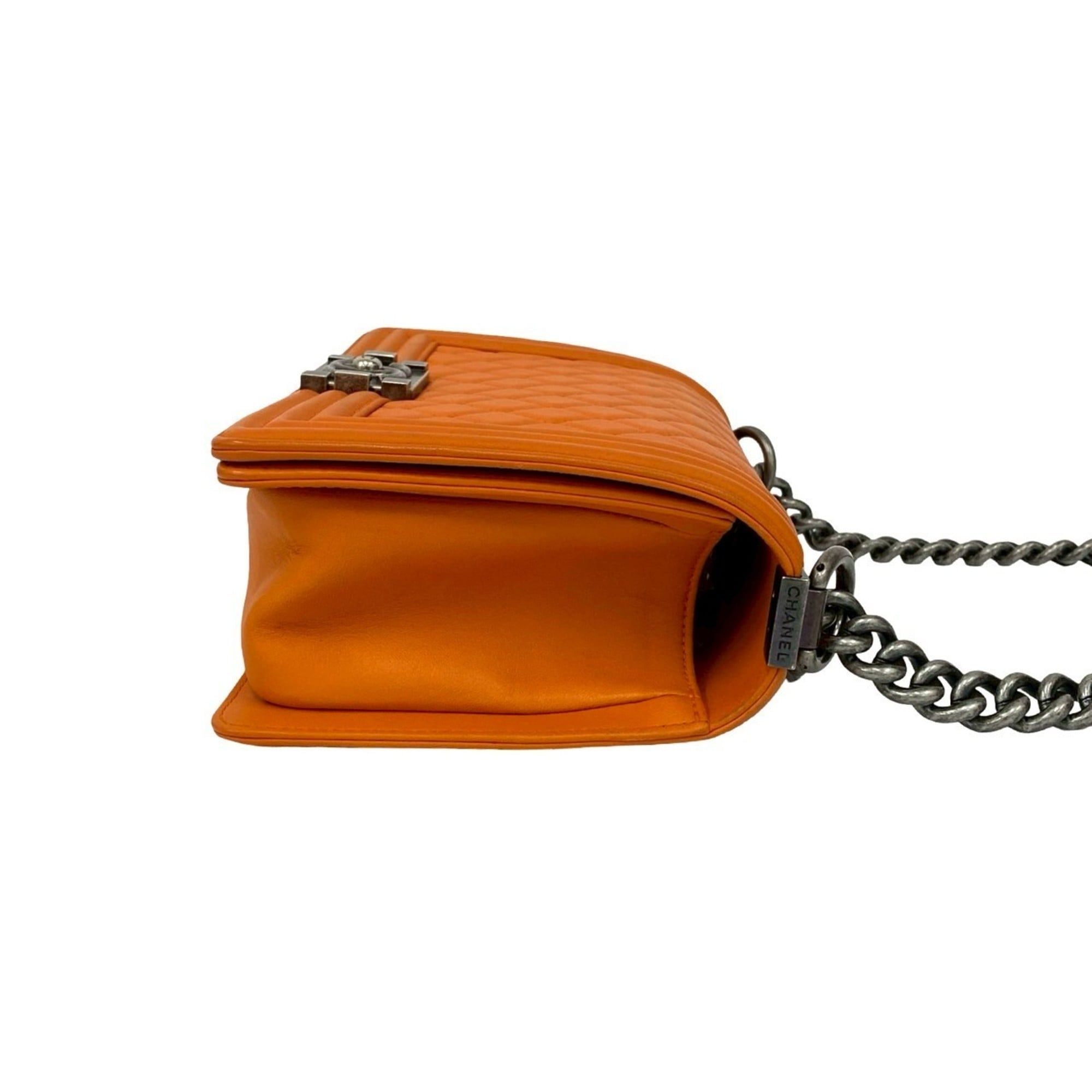 Leather Pochette Shoulder Bag (Pre-Owned) - Chanel - Modalova